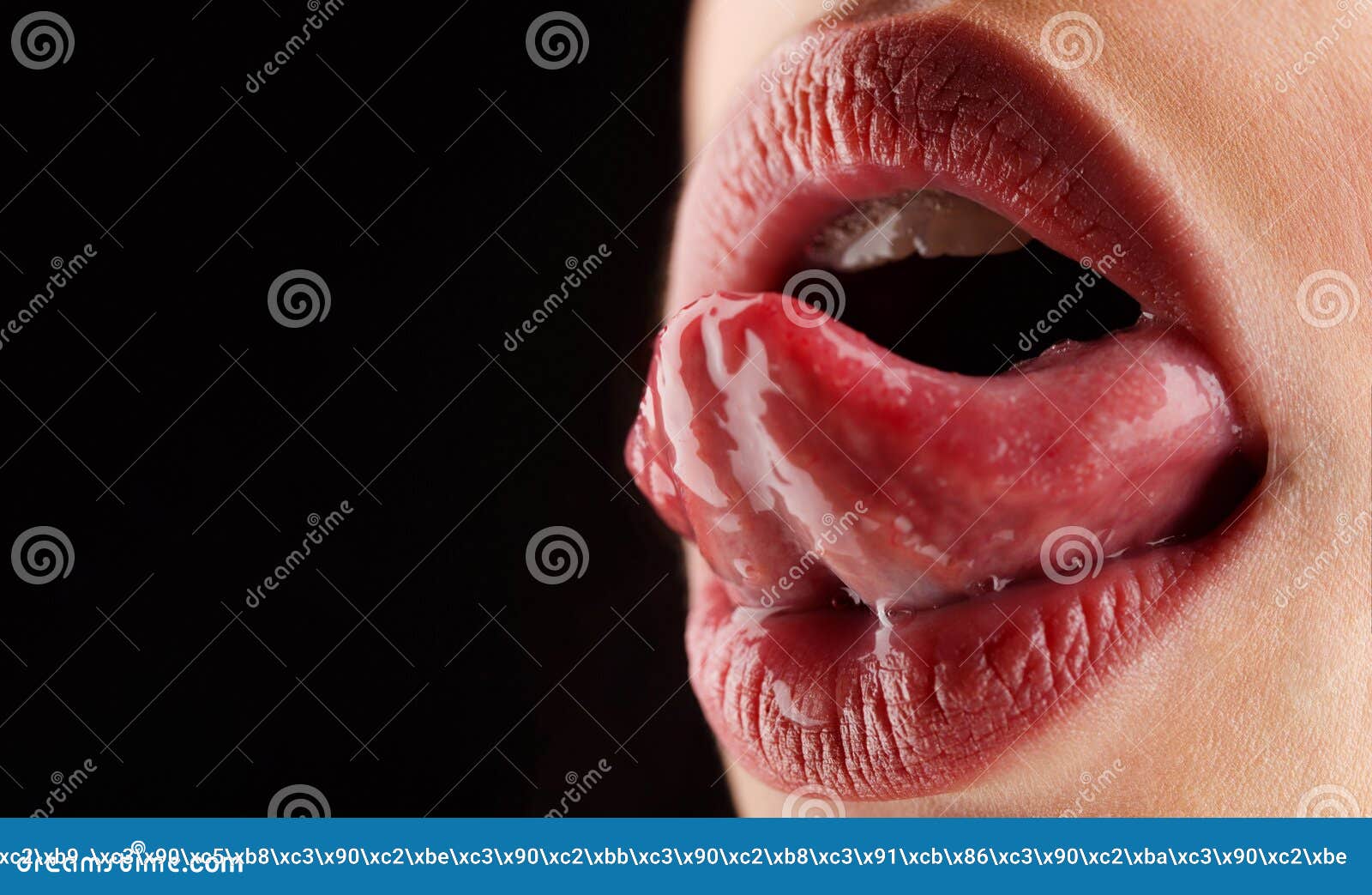 舌头 嘴唇 嘴性感的肉欲的妇女的嘴健康牙和微笑 在嘴的生气勃勃舌头舔女性库存照片 图片包括有纵向 女性 舌头 嘴唇 嘴性感的肉欲的妇女的嘴健康牙和微笑 在嘴的生气勃勃舌头舔女性库存照片 图片包括有纵向 女性