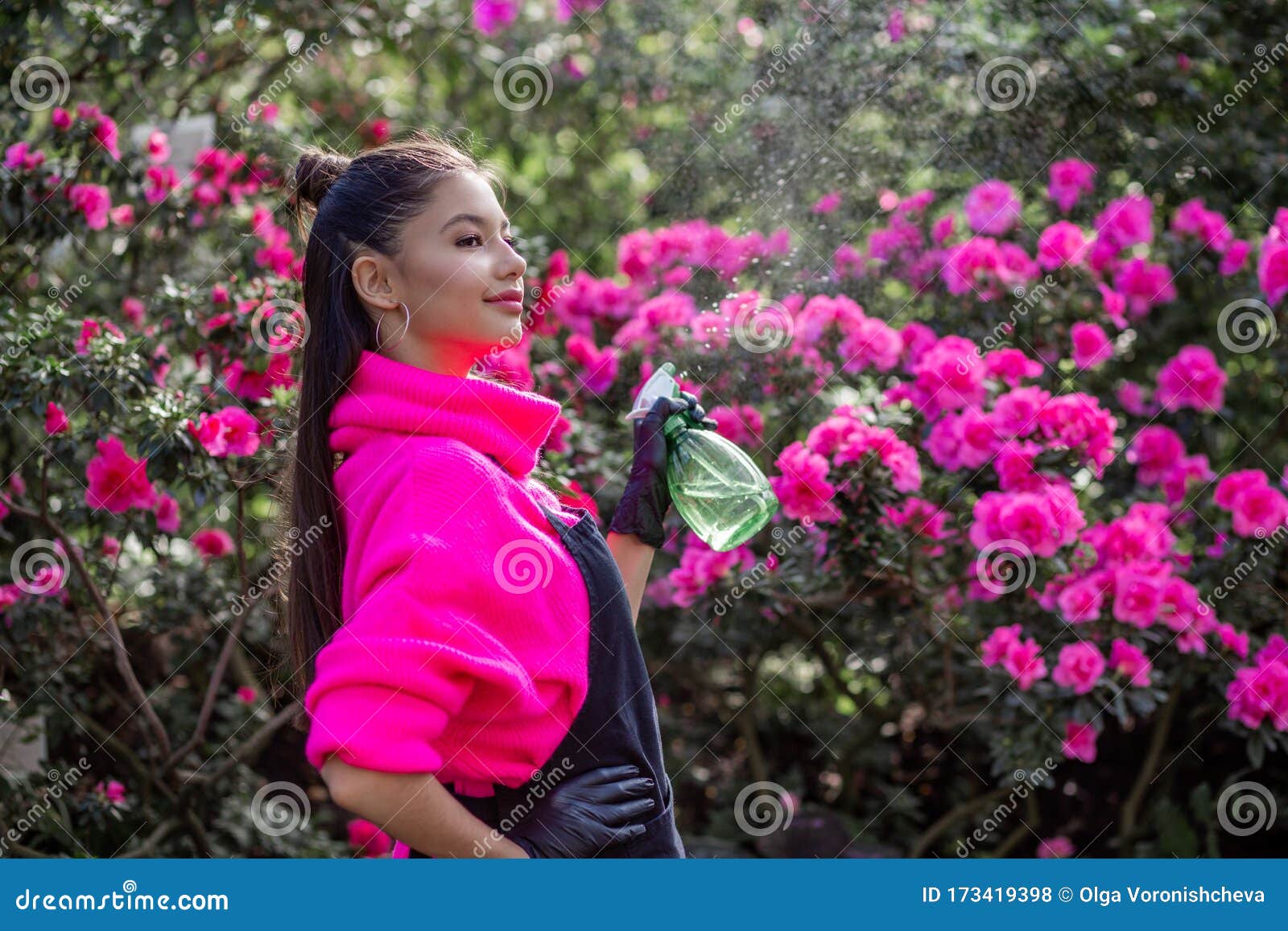 花园中美少女横向画像库存照片 图片包括有绿色 植物群 女孩 头发 卖花人 长期 颜色 花园中美少女横向画像库存照片 图片包括有绿色 植物群 女孩 头发 卖花人 长期 颜色