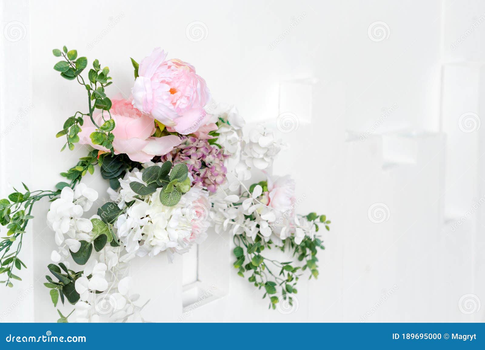 花墙婚礼背景花手 人工花卉的光背景 垂直花园库存照片 图片包括有抽象 开花 浪漫 工艺
