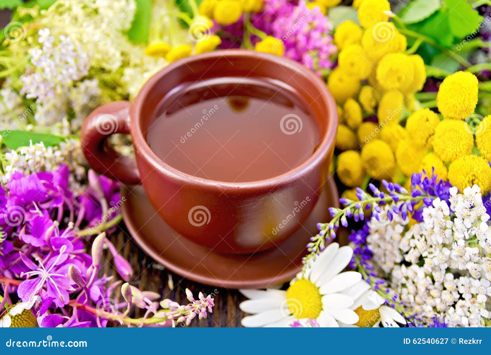 从花的茶在黏土杯子在船上库存图片 图片包括有户内 梅多斯甜 健康 新鲜 黏土 会议室 水平 从花的茶在黏土杯子在船上库存图片 图片包括有户内 梅多斯甜 健康 新鲜 黏土 会议室 水平