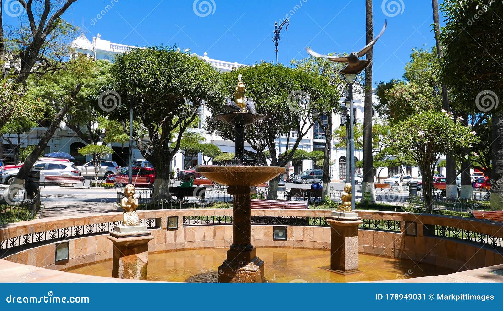 苏克雷玻利维亚5月25日广场喷泉编辑类照片 图片包括有苏克雷玻利维亚5月25日广场喷泉 苏克雷玻利维亚5月25日广场喷泉编辑类照片 图片包括有苏克雷玻利维亚5月25日广场喷泉