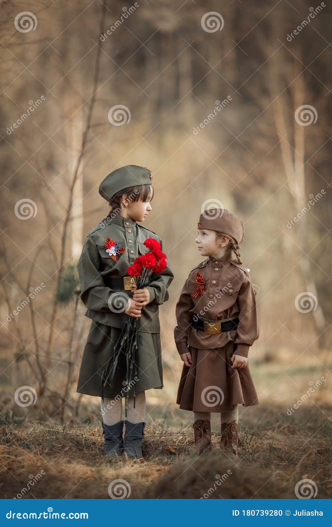 苏联军装小姐妹画像库存照片 图片包括有公园 服务 防御者 孩子 衣裳 子项 绿色 花束 苏联军装小姐妹画像库存照片 图片包括有公园 服务 防御者 孩子 衣裳 子项 绿色 花束