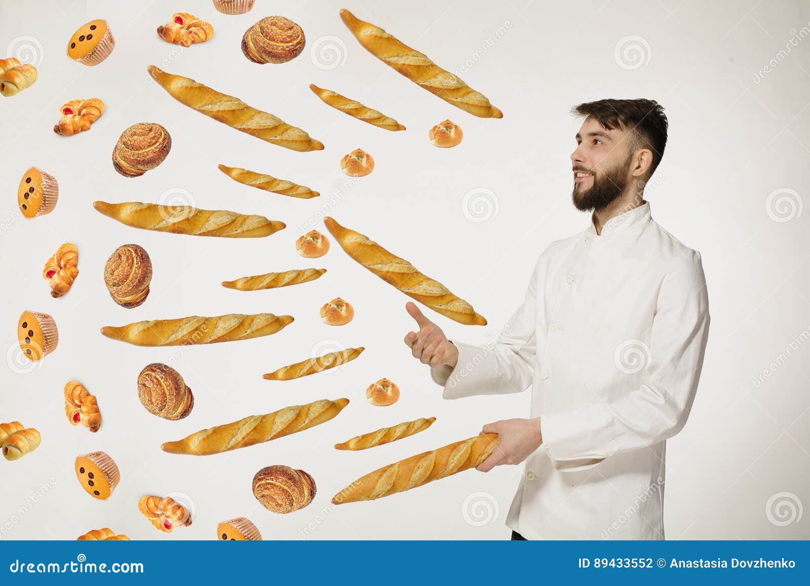 Кидать хлеб. Хлеб смеется. Хлеб бросать. Хлеб разбросан. Кинуть хлебом.