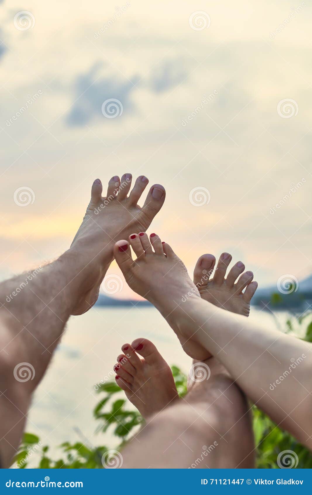 Couples feet. З пары ног. Разные пары ног. Пара стоп. 3 Пары ног счастье.