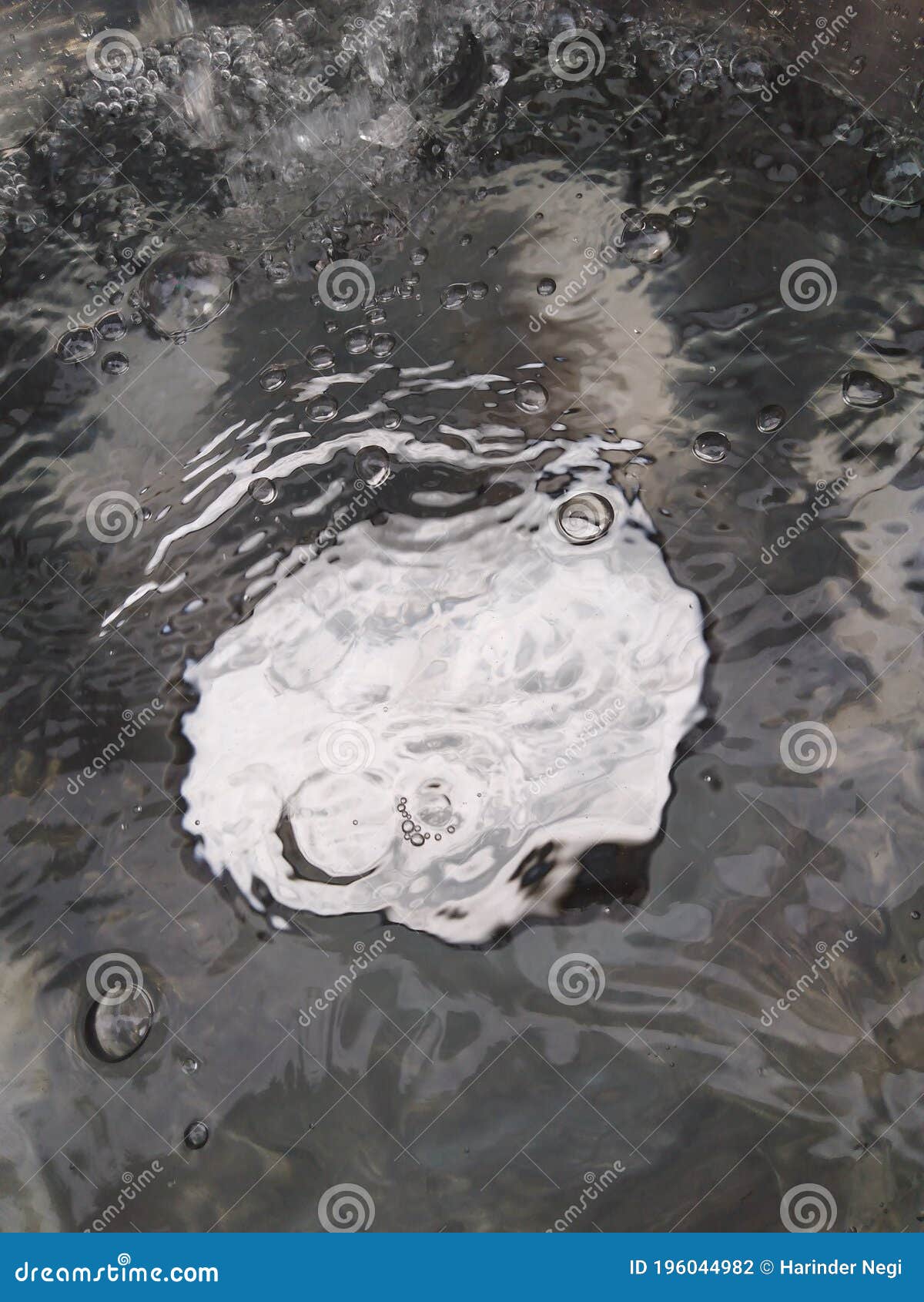 落水和泡泡 是背景和壁纸的完美选择库存照片 图片包括有特写镜头 饮料 暂挂 可喝 厨房 落水和泡泡 是背景和壁纸的完美选择库存照片 图片包括有特写镜头 饮料 暂挂 可喝 厨房