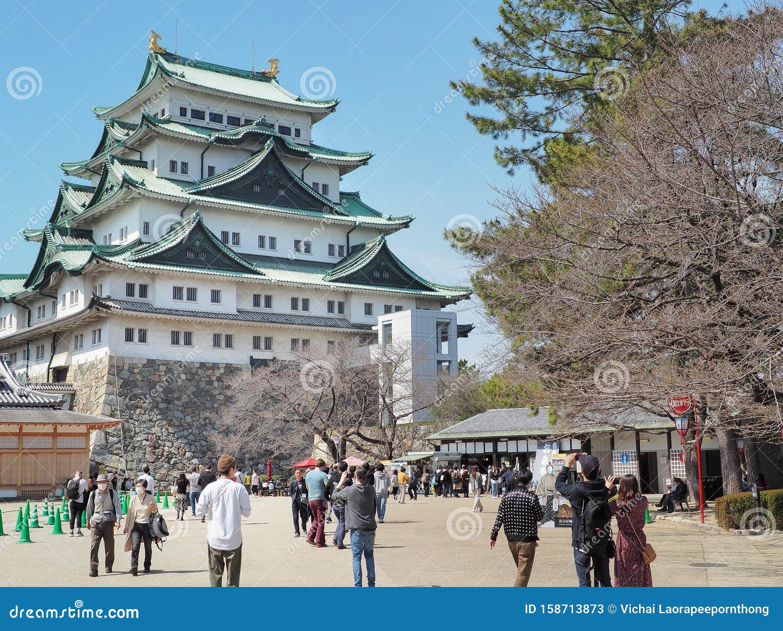 蓝天下的名古屋城名古屋城是名古屋市和中部地区著名的日本城编辑类库存照片 图片包括有