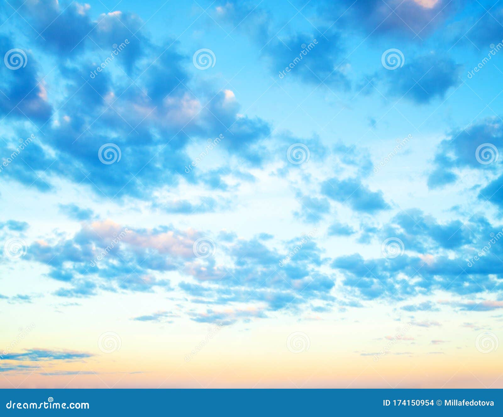 蓝天云背景天空上云和橙色太阳的美丽风景库存照片 图片包括有多云 云彩 多孔 晒裂 云角 蓝天云背景天空上云和橙色太阳的美丽风景库存照片 图片包括有多云 云彩 多孔 晒裂 云角