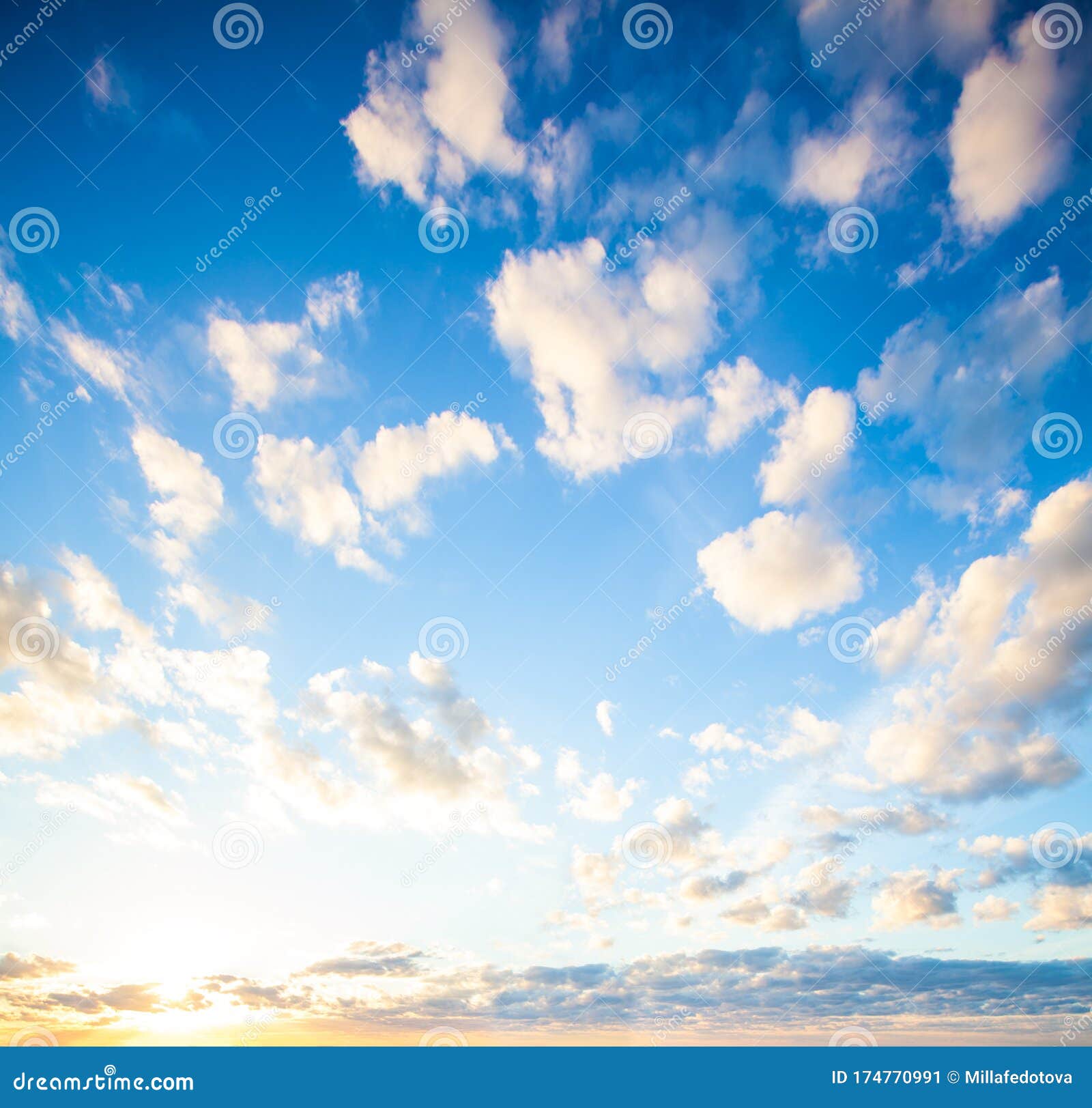 蓝天云背景天空上云和橙色太阳的美丽风景库存图片 图片包括有天空 全景 设计 黎明 环境 蓝天云背景天空上云和橙色太阳的美丽风景库存图片 图片包括有天空 全景 设计 黎明 环境