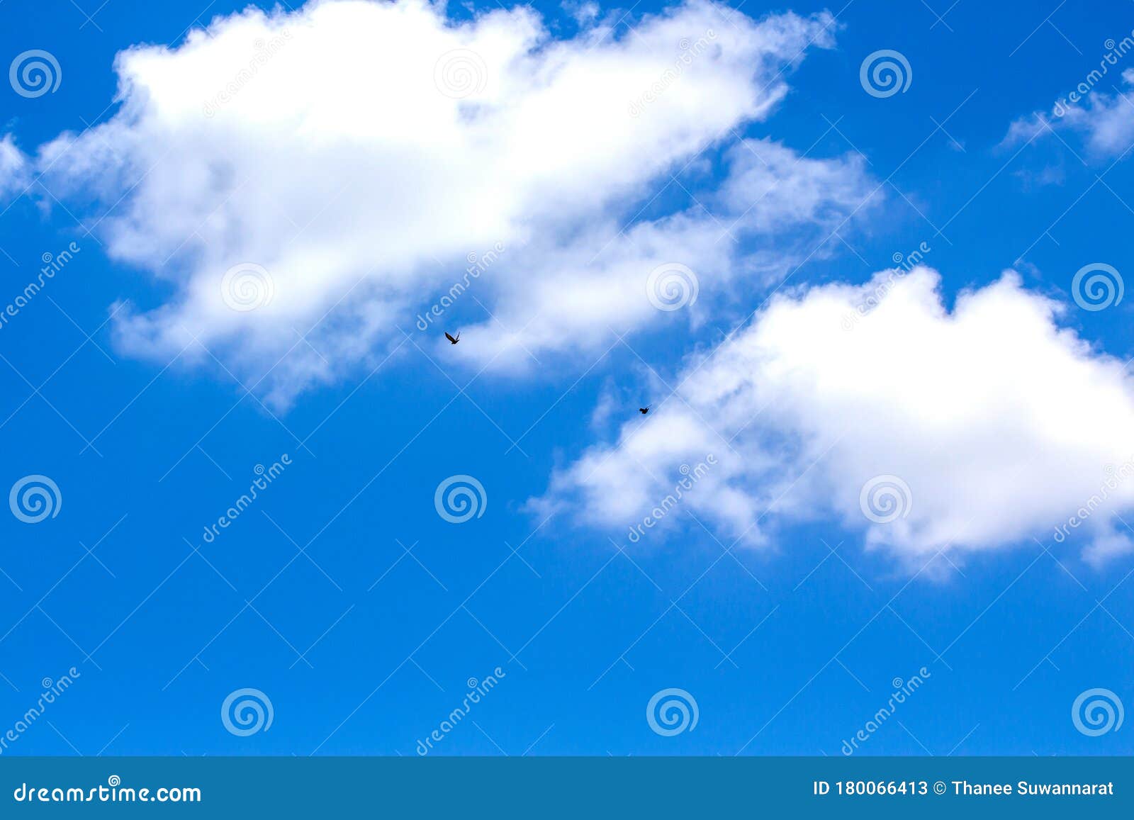 蓝天背景 有云壁纸库存图片 图片包括有气象学 横向 自然 蓝绿色 蓬松 秋天 云彩