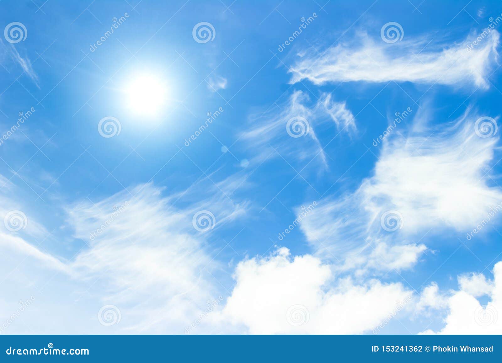 蓝天 云背景浅蓝天背景上的白色柔美云彩天气晴好库存照片 图片包括有