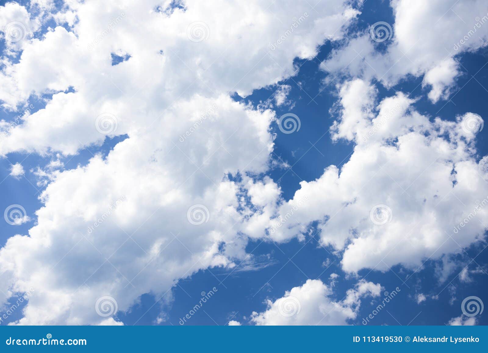 蓝色覆盖天空晴天有积云背景库存照片 图片包括有早晨 稀疏 开放 气候 蓬松 地平线 蓝色覆盖天空晴天有积云背景库存照片 图片包括有早晨 稀疏 开放 气候 蓬松 地平线
