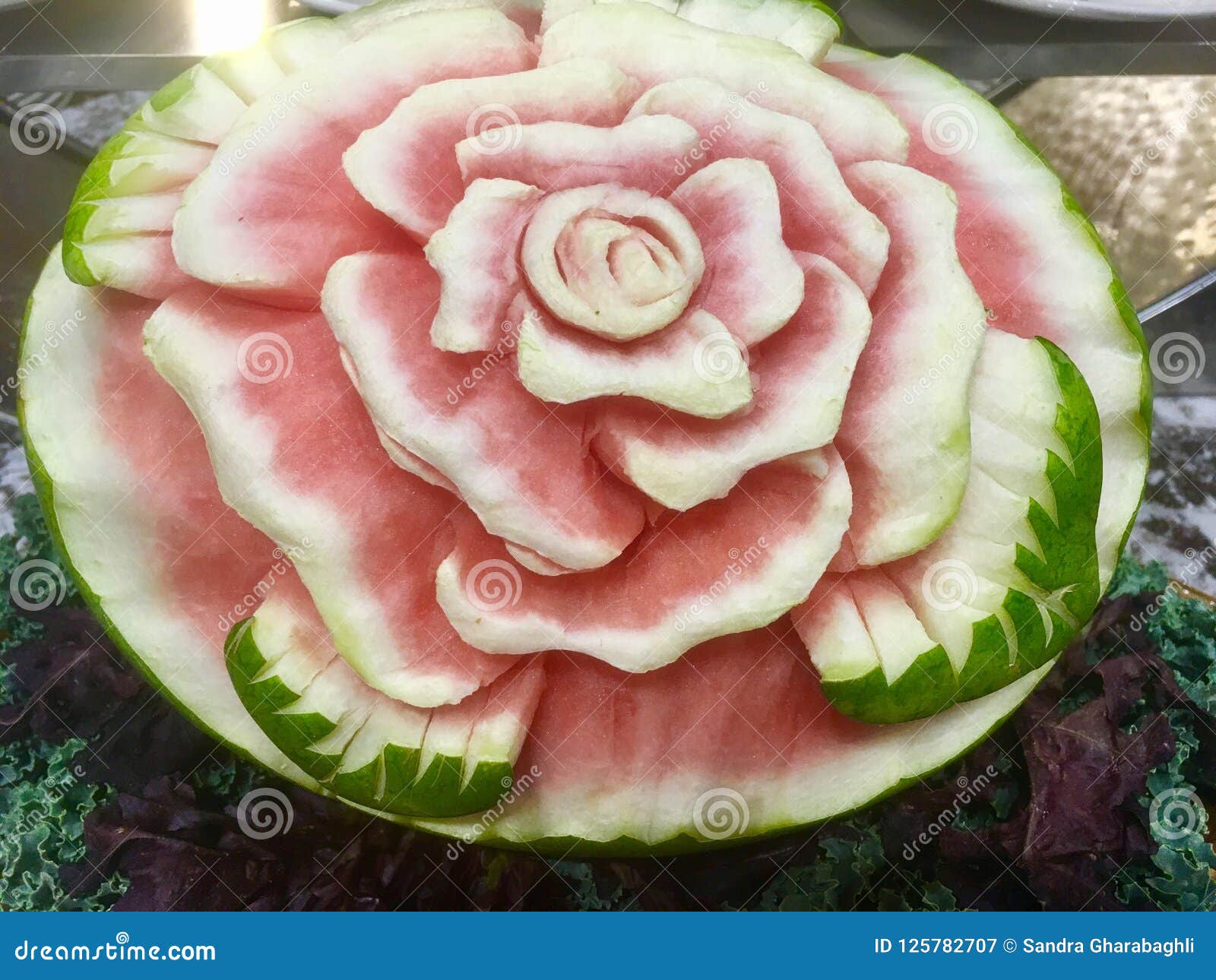 被雕刻的西瓜花库存图片 图片包括有西瓜 显示 唯一 烹饪 雕刻 技能 成熟