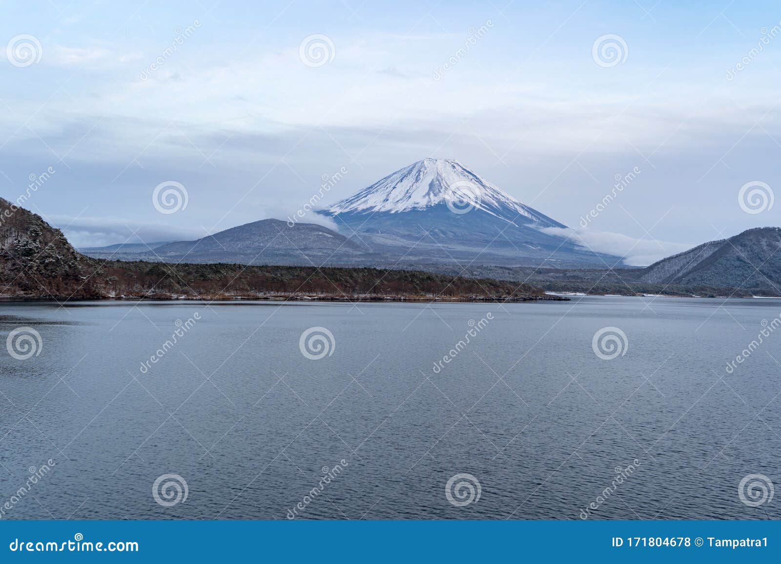 西子湖 富士五湖日本山梨市藤川口子附近冬季雪富士山自然景观库存照片 图片包括有本质 春天