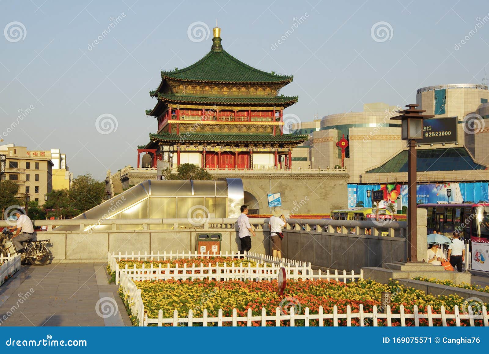 西安钟楼鼓楼 古建筑的精彩作品编辑类照片 图片包括有中国 旅游业 共享 室外 都市 聚会所