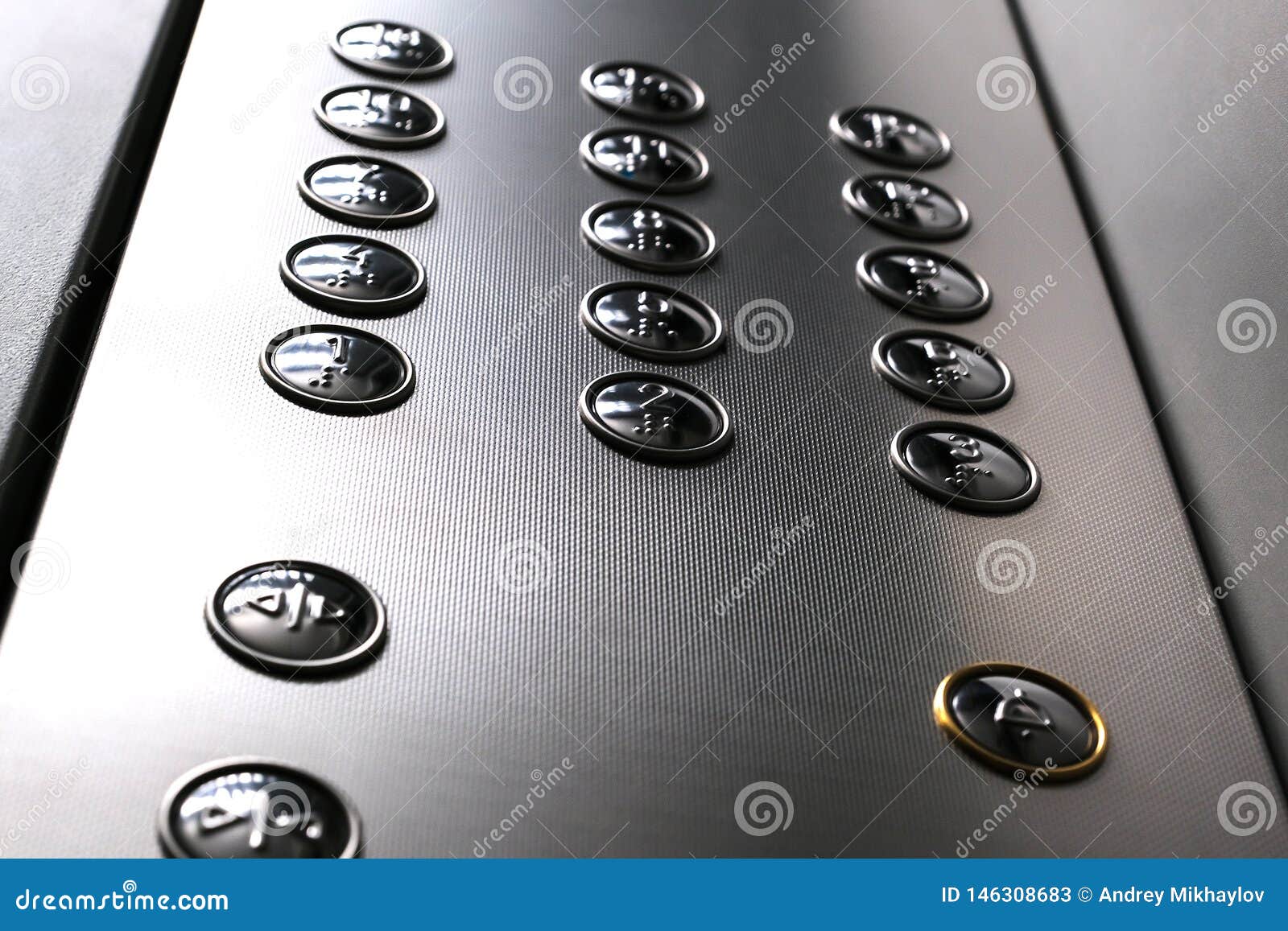 视觉障害者的有触觉的数字象电梯按钮e 库存图片 图片包括有数字 控制 商业 中心 金属