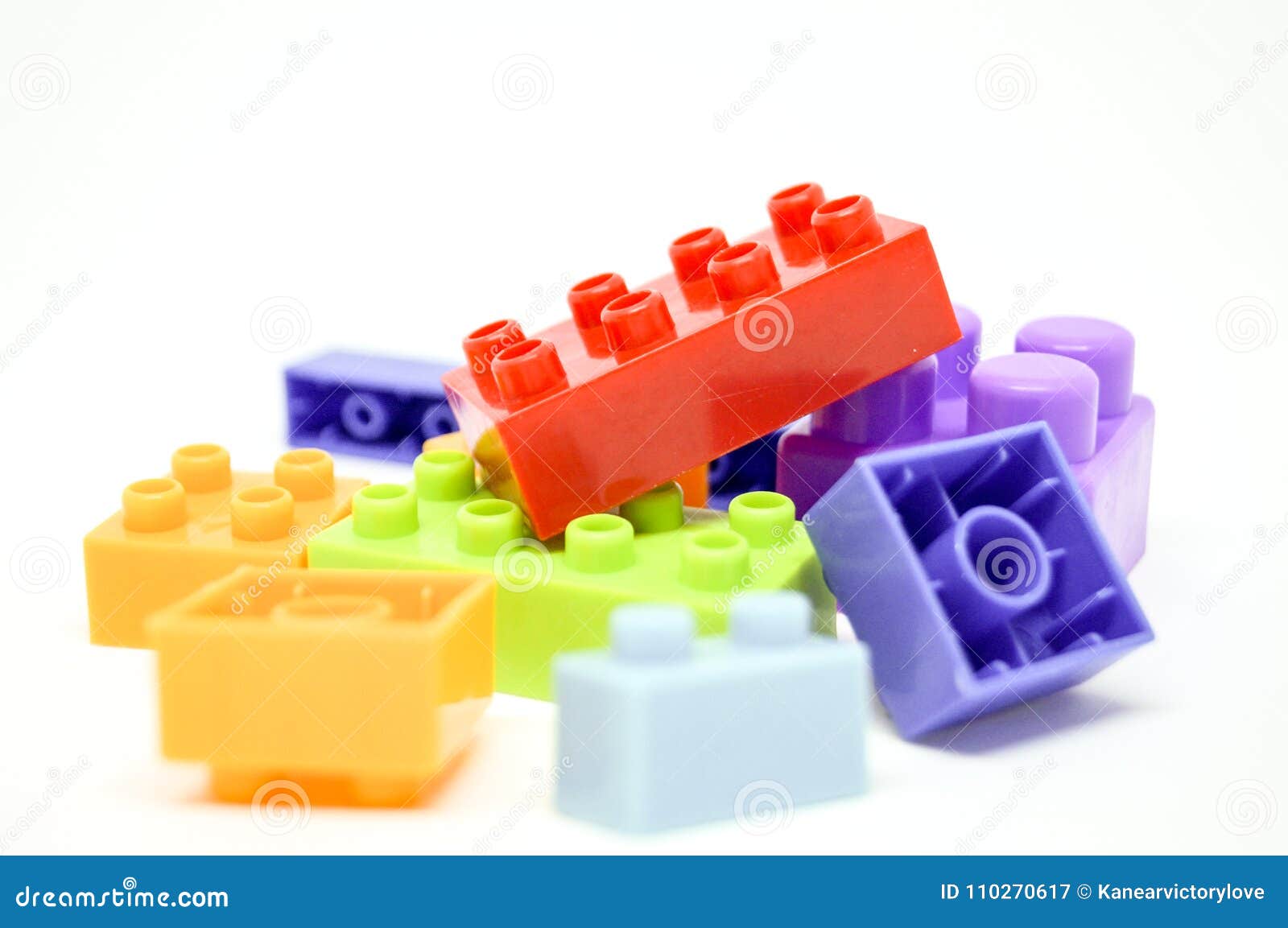许多上色并且塑造lego 库存图片 图片包括有编译 输送管 通道 塑料 红色 作用 黄色 许多上色并且塑造lego 库存图片 图片包括有编译 输送管 通道 塑料 红色 作用 黄色