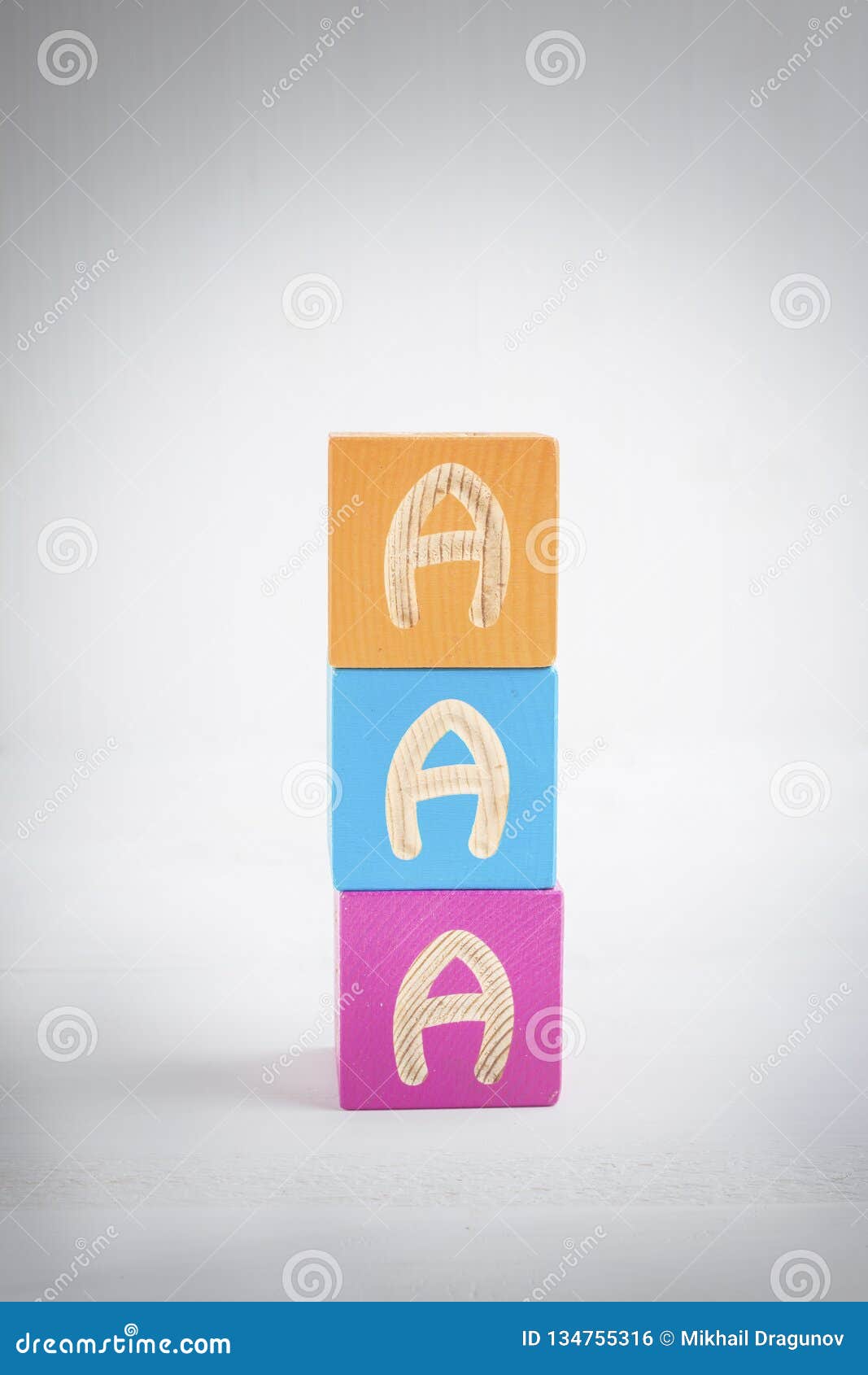 词aaa由木多彩多姿的立方体做了库存照片 图片包括有词aaa由木多彩多姿的立方体做了