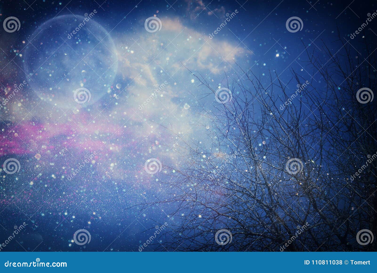 超现实的幻想概念 与星的满月在夜空背景中闪烁库存照片 图片包括有月光 恐怖 改良 童话 黑暗 超现实的幻想概念 与星的满月在夜空背景中闪烁库存照片 图片包括有月光 恐怖 改良 童话 黑暗