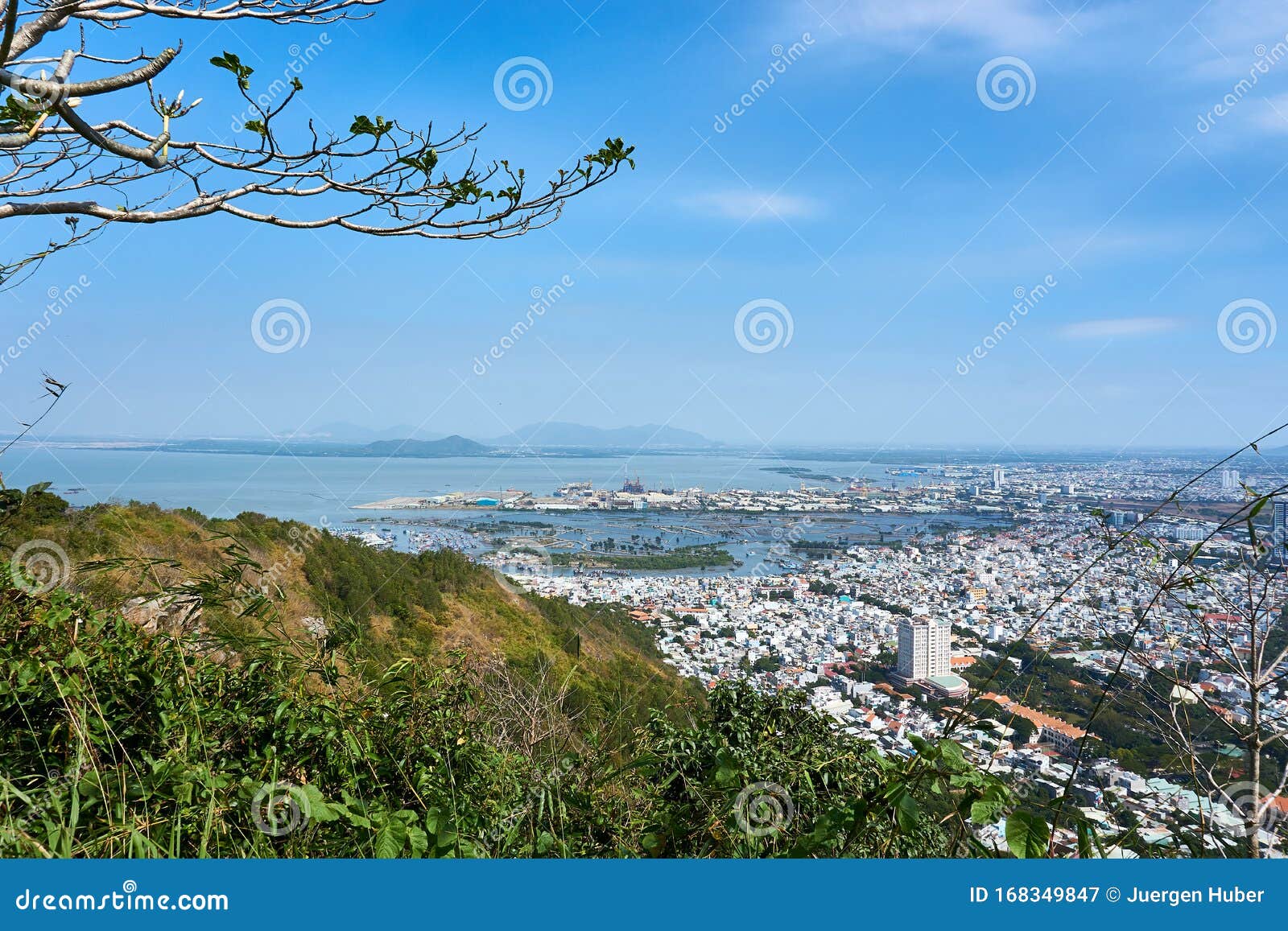 越南头顿市 12月24 在圣诞节时 俯瞰头顿 库存图片 图片包括有火箭筒 海岸 越南头顿市 12月24 在圣诞节时 俯瞰头顿 库存图片 图片包括有火箭筒 海岸