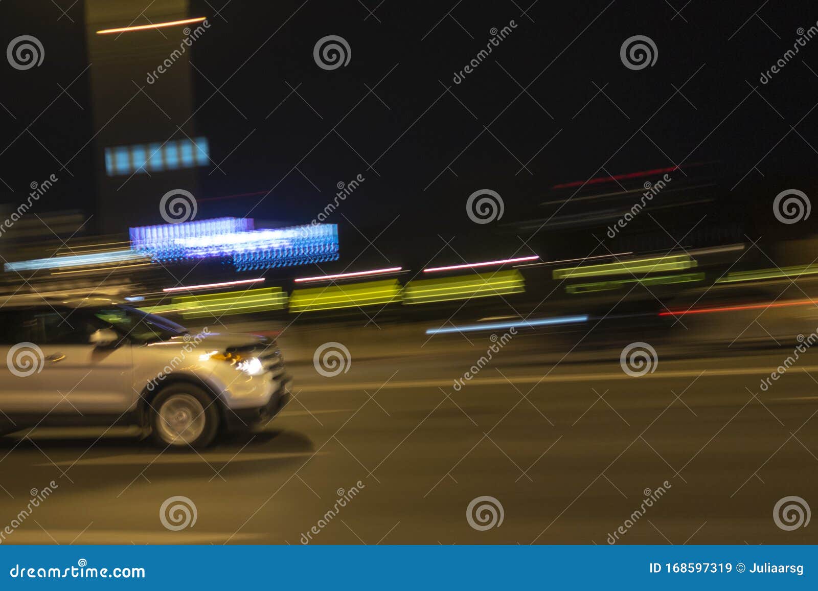 路上的汽车穿越夜城城市灯光模糊运动模糊背景库存图片 图片包括有蠢材 抽象 汽车 通信工具 路上的汽车穿越夜城城市灯光模糊运动模糊背景库存图片 图片包括有蠢材 抽象 汽车 通信工具