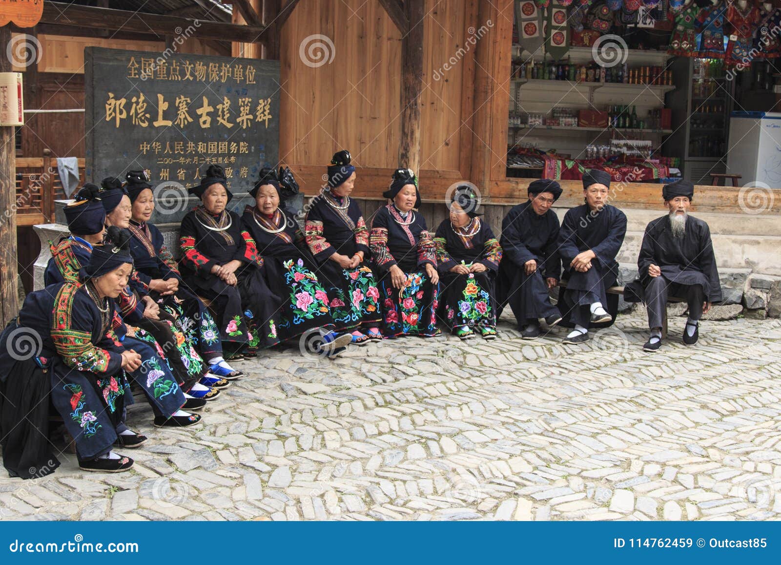 进行一个传统舞蹈的苗族少数族裔的人们在郎德苗族国籍村庄 贵州 中国编辑类库存图片 图片包括有传统 少数民族 进行一个传统舞蹈的苗族少数族裔的人们在郎德苗族国籍村庄 贵州 中国编辑类库存图片 图片包括有传统 少数民族