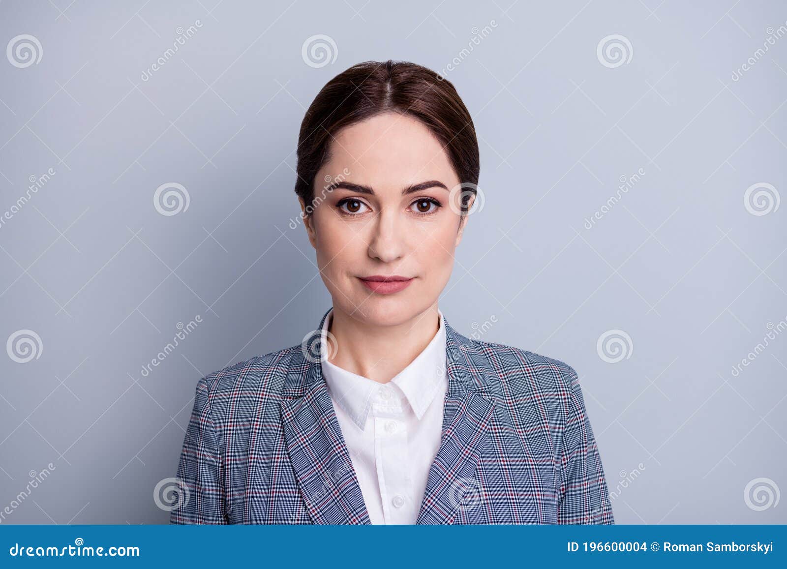 迷人自信的商务女性正面表情教师职业穿着格子呢的特写照库存照片 图片包括有迷人自信的商务女性正面表情教师职业穿着格子呢的特写照 迷人自信的商务女性正面表情教师职业穿着格子呢的特写照库存照片 图片包括有迷人自信的商务女性正面表情教师职业穿着格子呢的特写照