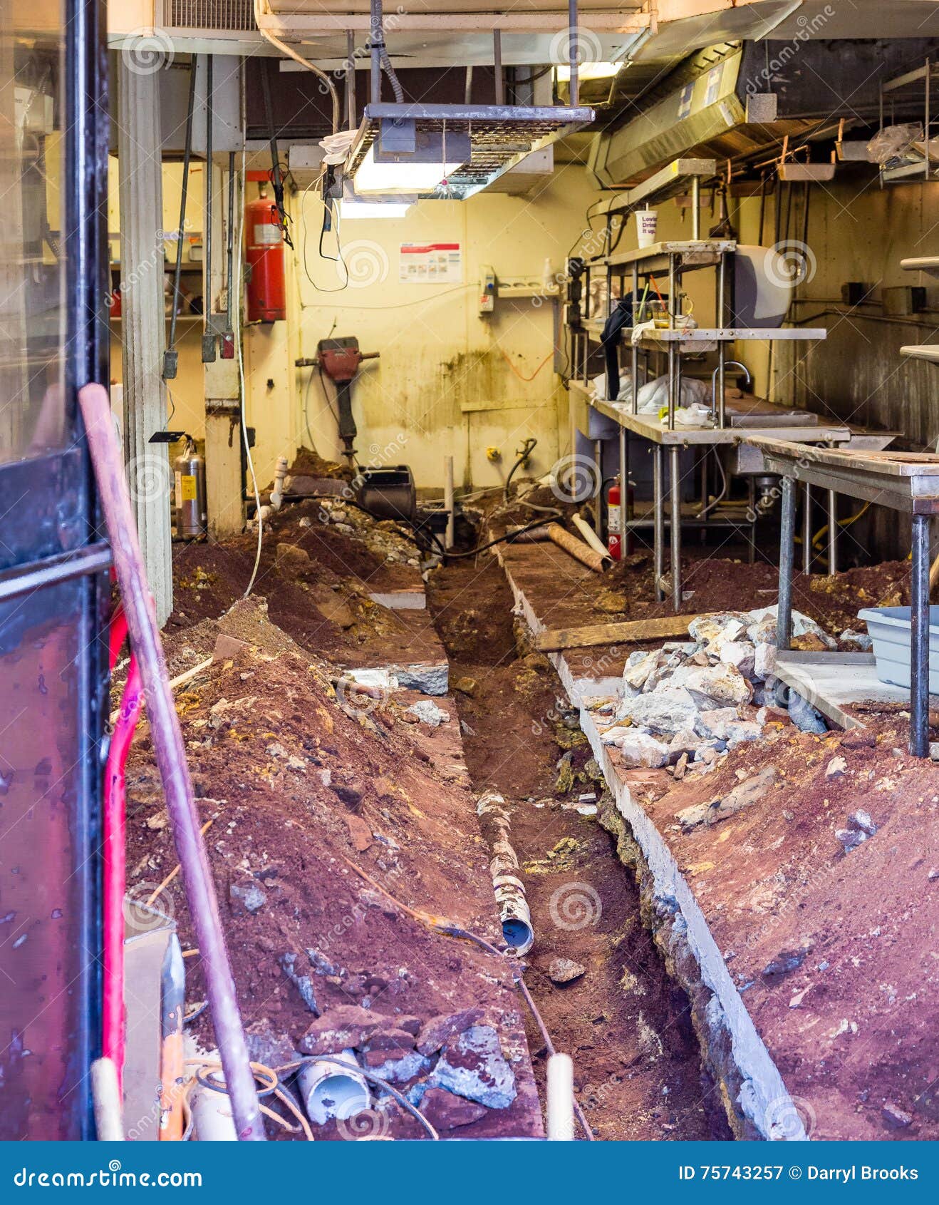 配管修理库存图片 图片包括有下水道 餐馆 管道 设备 维修服务 爆炸 焊接 建筑 经纪