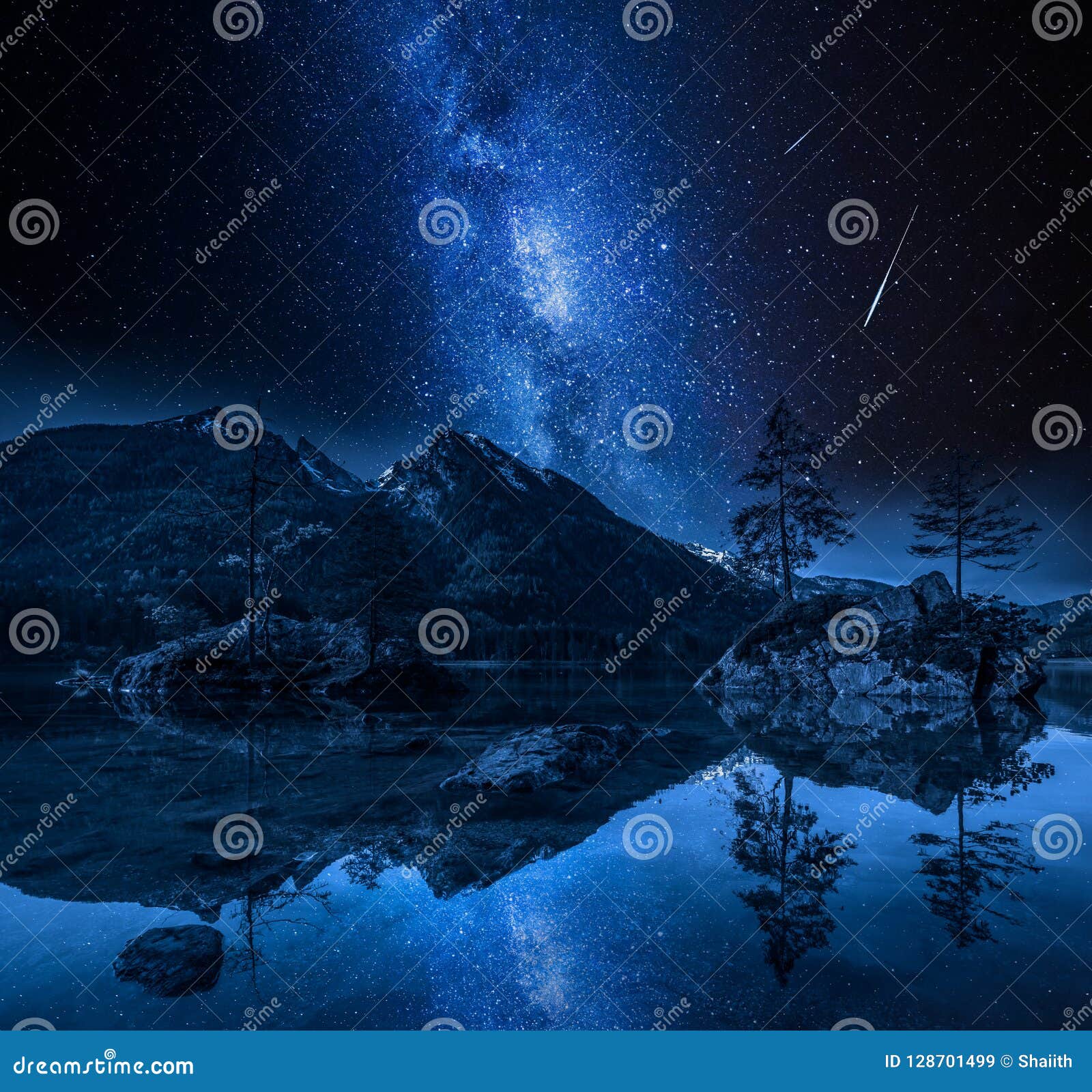 银河和流星在hintersee湖 阿尔卑斯 德国库存图片 图片包括有