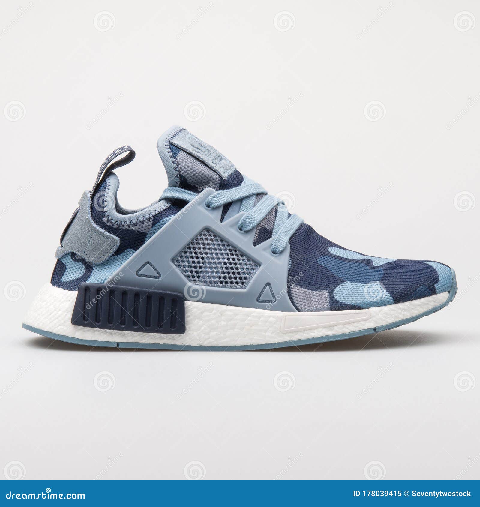 阿迪达斯nmd Xr1蓝帆鞋编辑类图片 图片包括有xr1蓝帆鞋 阿迪达斯nmd