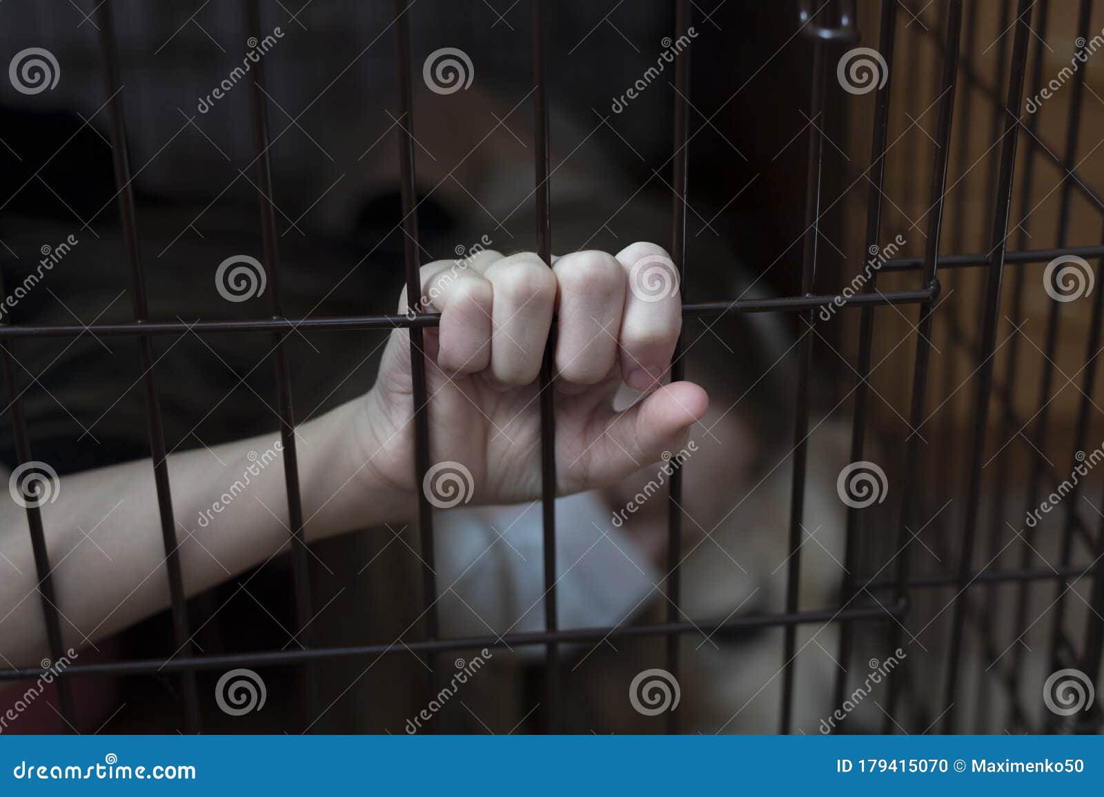 隔离受感染的病人牢狱之灾选择性聚焦库存照片 图片包括有流行病 查出 女孩 现有量 囚禁 隔离受感染的病人牢狱之灾选择性聚焦库存照片 图片包括有流行病 查出 女孩 现有量 囚禁