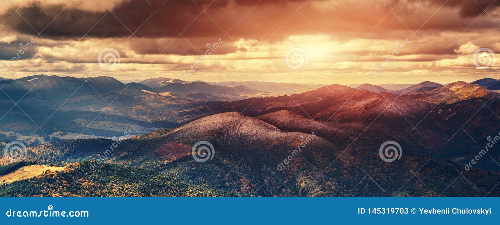 雄伟山景落山航拍复古样式instagram筛选器自然背景 摘要库存图片 图片包括有黄昏 严重 雄伟山景落山航拍复古样式instagram筛选器自然背景 摘要库存图片 图片包括有黄昏 严重
