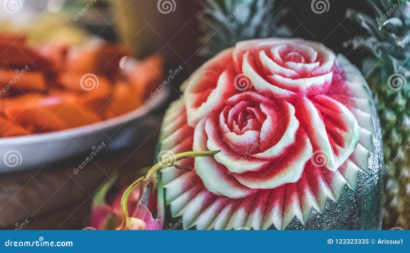 雕刻在西瓜的花库存图片 图片包括有艺术性 附庸风雅 食物 生气勃勃 特写镜头 现有量 雕刻在西瓜的花库存图片 图片包括有艺术性 附庸风雅 食物 生气勃勃 特写镜头 现有量