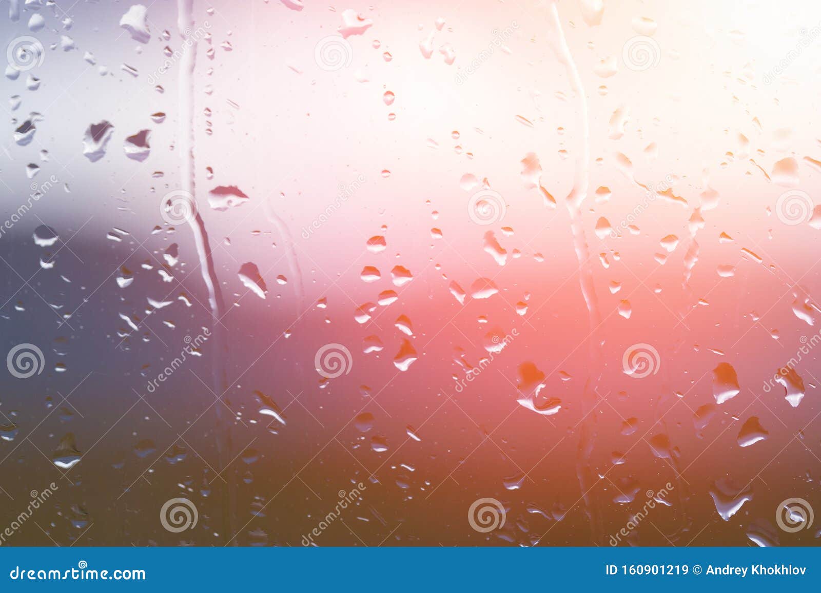 雨后窗玻璃上的水滴 背景上夕阳明显模糊田园诗般的宁静自然壁纸库存图片 图片包括有