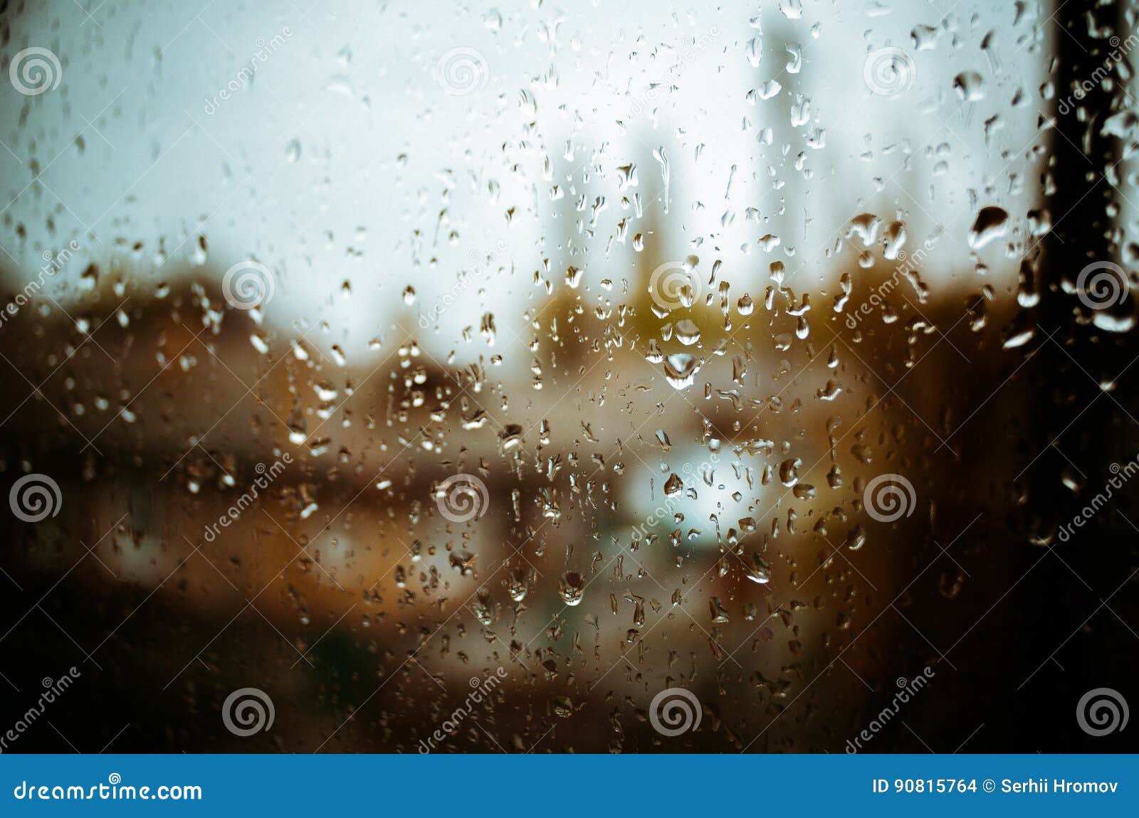 雨天 雨在窗口 多雨天气 雨背景 雨和bokeh下降库存照片 图片包括有 雨天 雨在窗口 多雨天气 雨背景 雨和bokeh下降库存照片 图片包括有