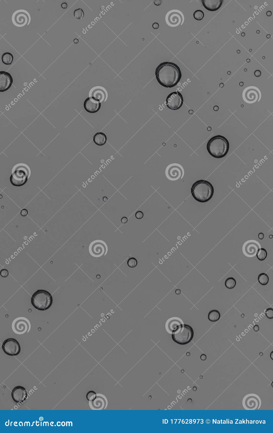 雨水滴在清澈的窗户上雨滴的自然形态秋季抑郁背景库存图片 图片包括有背包 沮丧 抽象 模式 雨水滴在清澈的窗户上雨滴的自然形态秋季抑郁背景库存图片 图片包括有背包 沮丧 抽象 模式