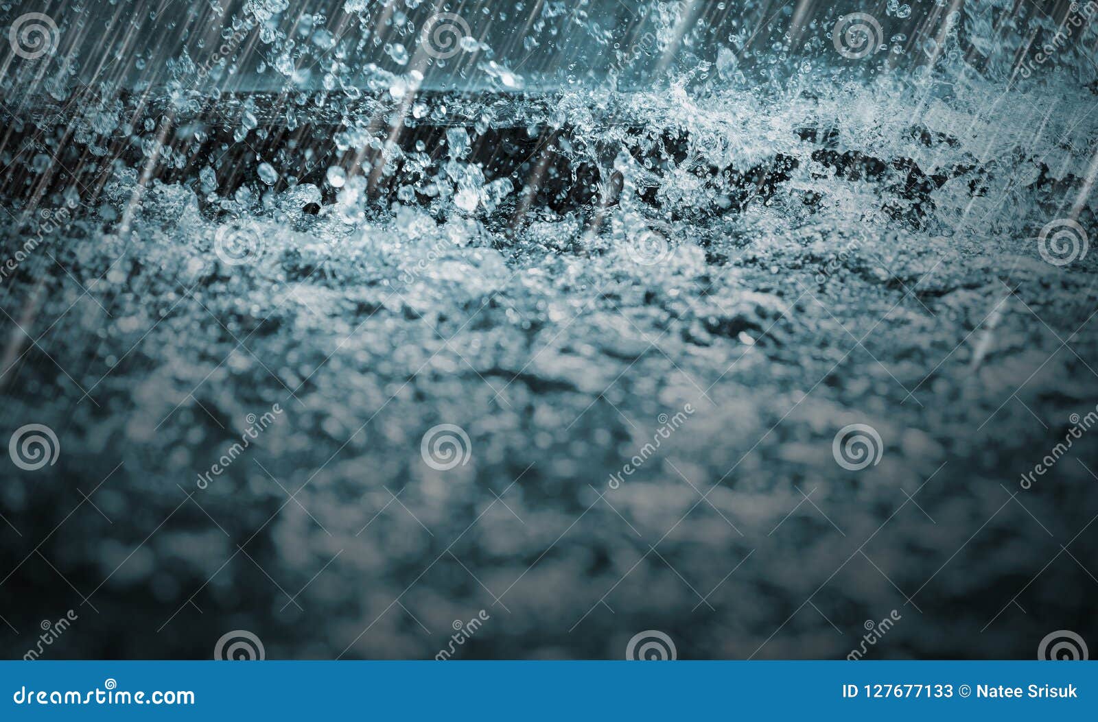 雨落的背景水飞溅库存图片 图片包括有 雨落的背景水飞溅库存图片 图片包括有