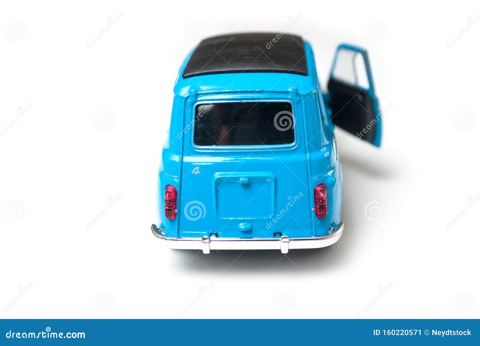雷诺4微型玩具 白色背景中的七十年代著名汽车编辑类照片 图片包括有雷诺4微型玩具 白色背景中的七十年代著名汽车