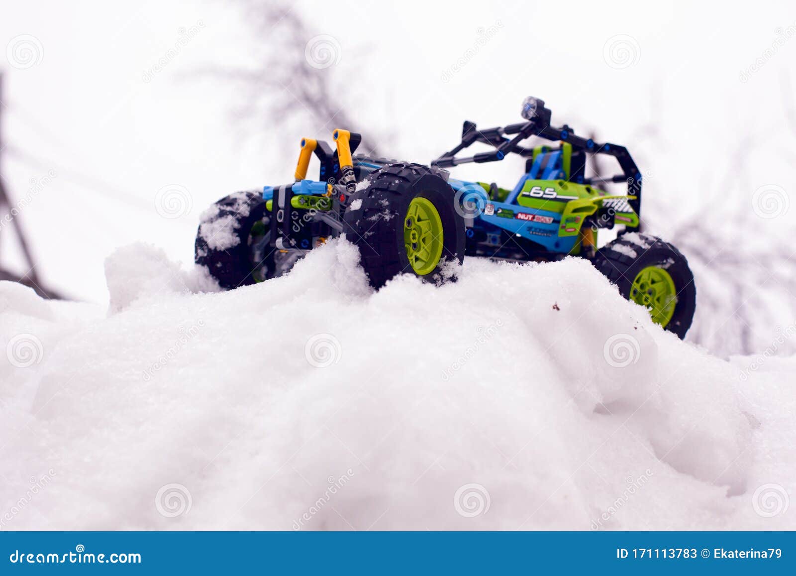 露天雪山越野车编辑类库存照片 图片包括有轮胎 种族 户外 倾斜 封锁 小山 汽车 没人 露天雪山越野车编辑类库存照片 图片包括有轮胎 种族 户外 倾斜 封锁 小山 汽车 没人