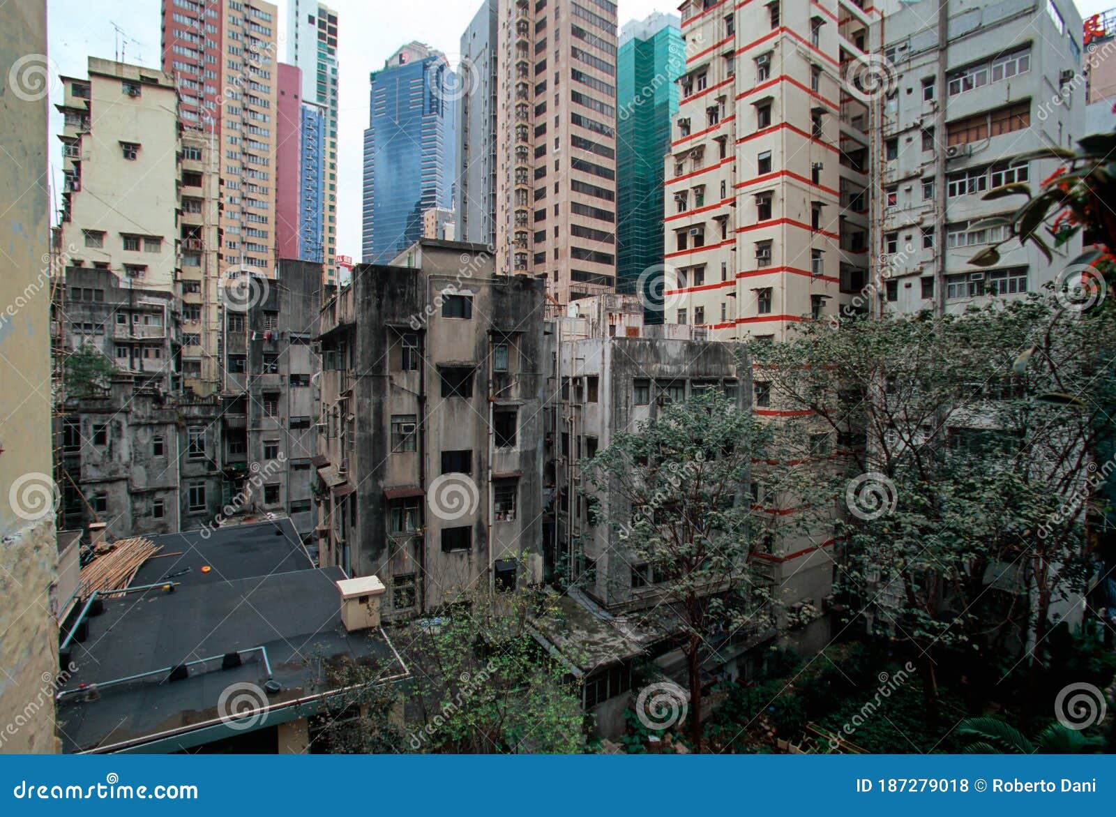 香港中部老区准备拆除库存照片 图片包括有东部 端口 香港 夏天 区域 小船 爆破 准备好