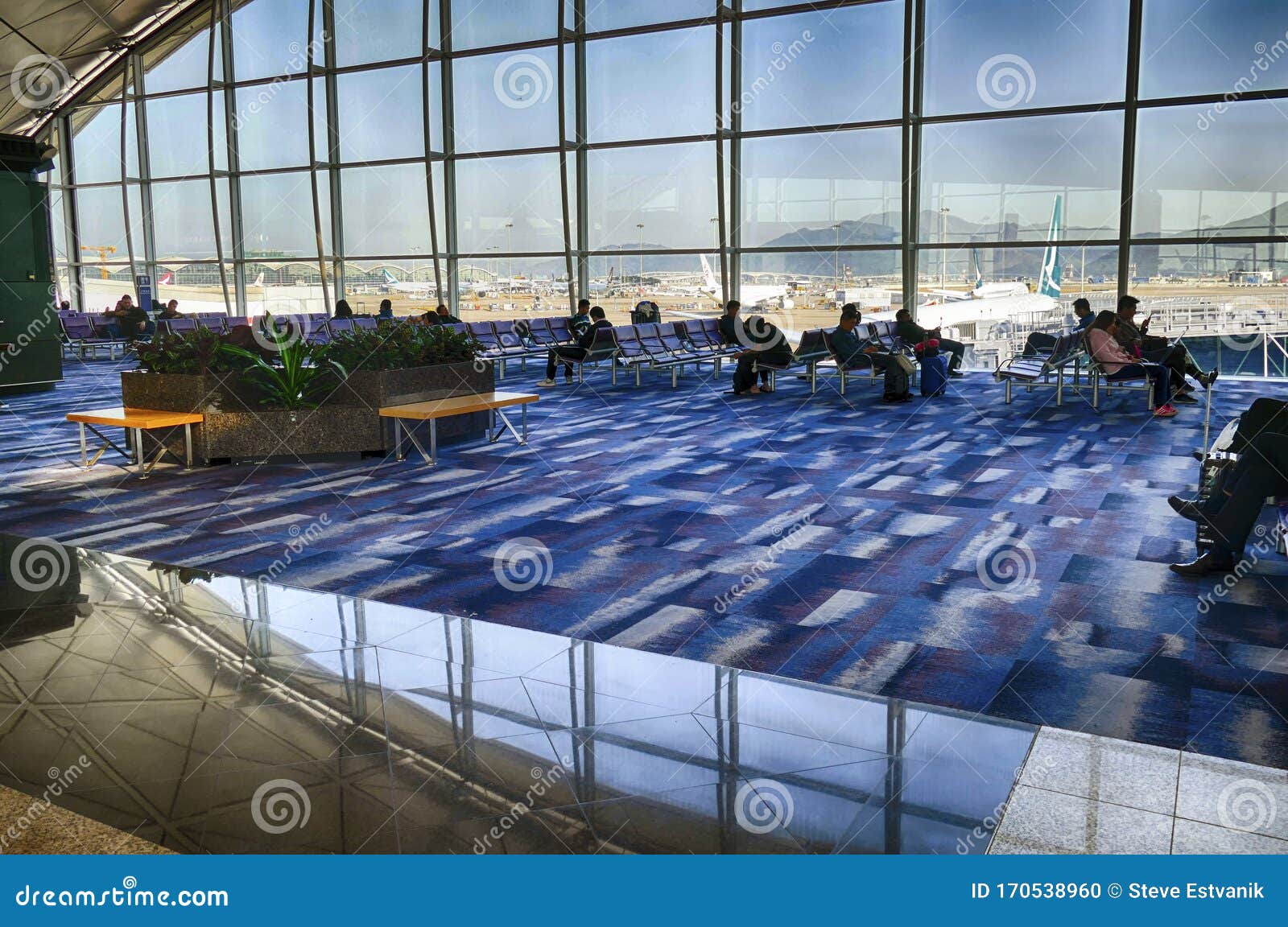 香港候机区及飞机编辑类图片 图片包括有香港候机区及飞机