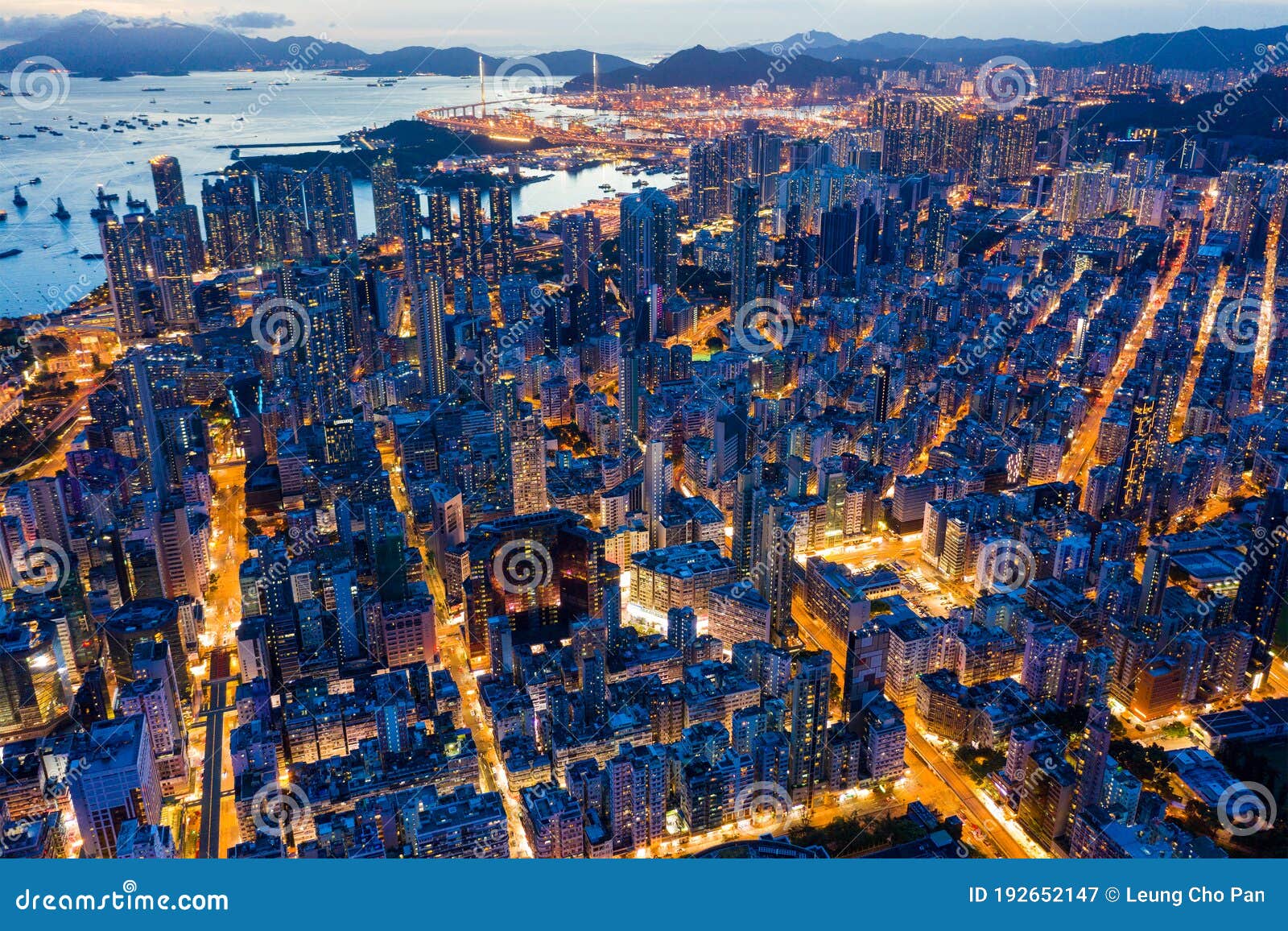 香港夜景库存图片 图片包括有寄生虫 飞行 顶层 地区 中心 聚会所 下来 香港 街道