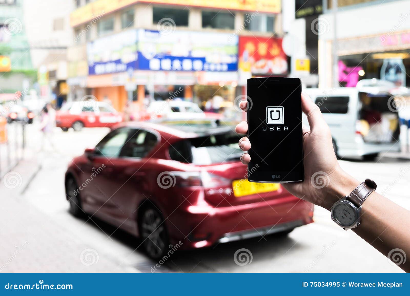 香港，中国- 5月16,2016 ：举行Uber App Showi的人手编辑类图片- 图片 