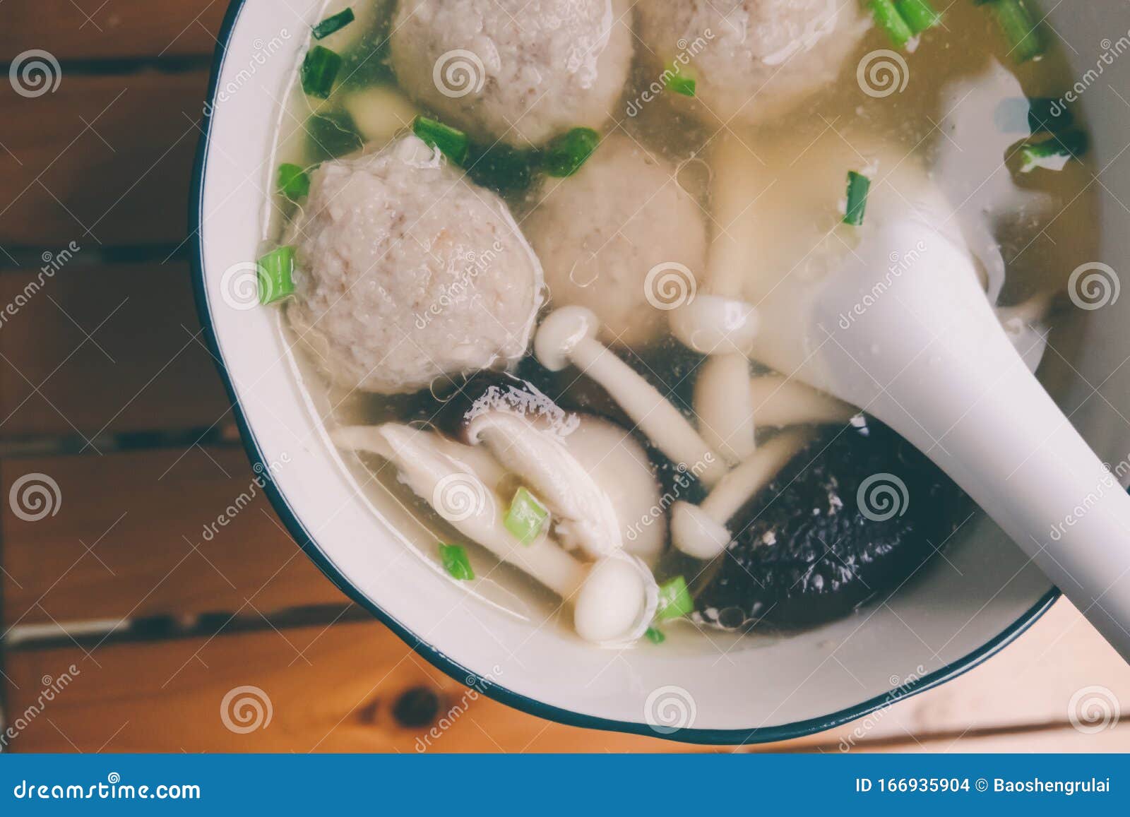 香菇肉丸汤在中国是家常菜库存照片 图片包括有极大 丸子 蘑菇 自然 更多 修改 爱好健美者