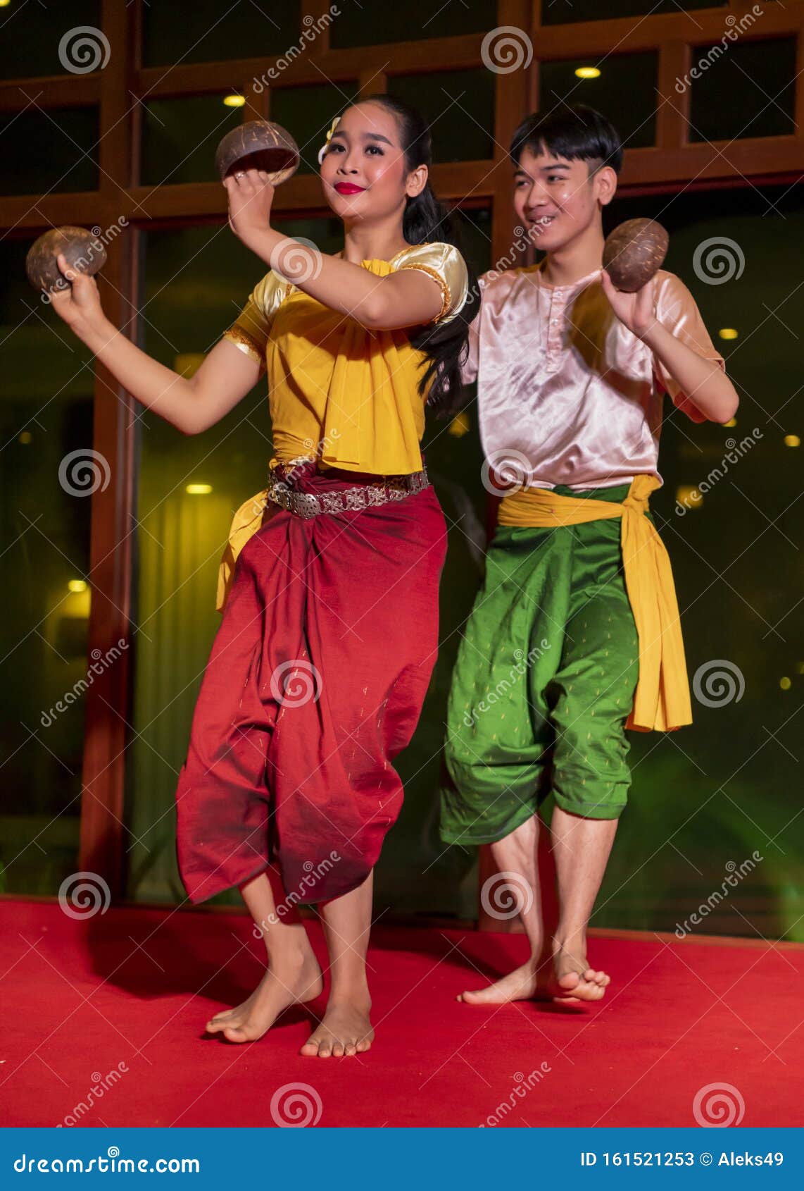 高棉女孩和男孩表演民间舞蹈编辑类库存照片 图片包括有性能 舞蹈演员 服装 设计 舞蹈 聚会所