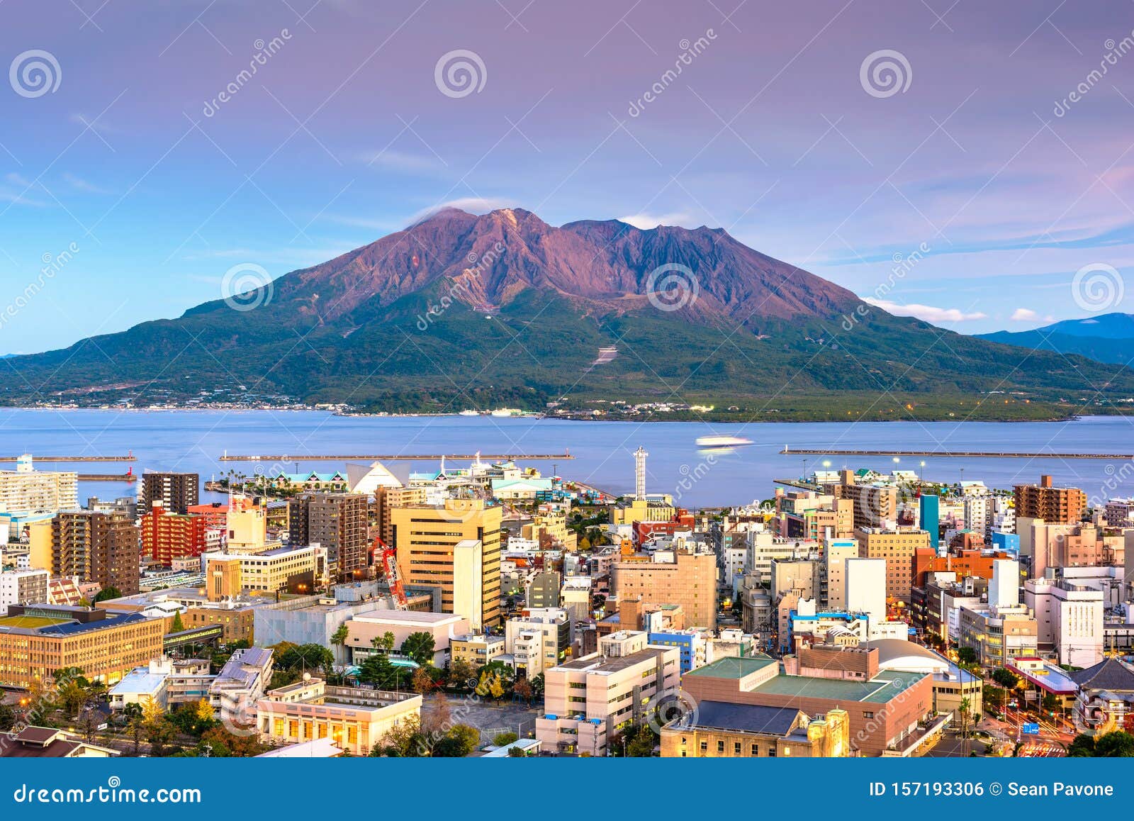 鹿儿岛 日本天际线 樱岛火山库存照片 图片包括有安排 著名 城市 鹿儿岛 海岸 都市风景 鹿儿岛 日本天际线 樱岛火山库存照片 图片包括有安排 著名 城市 鹿儿岛 海岸 都市风景