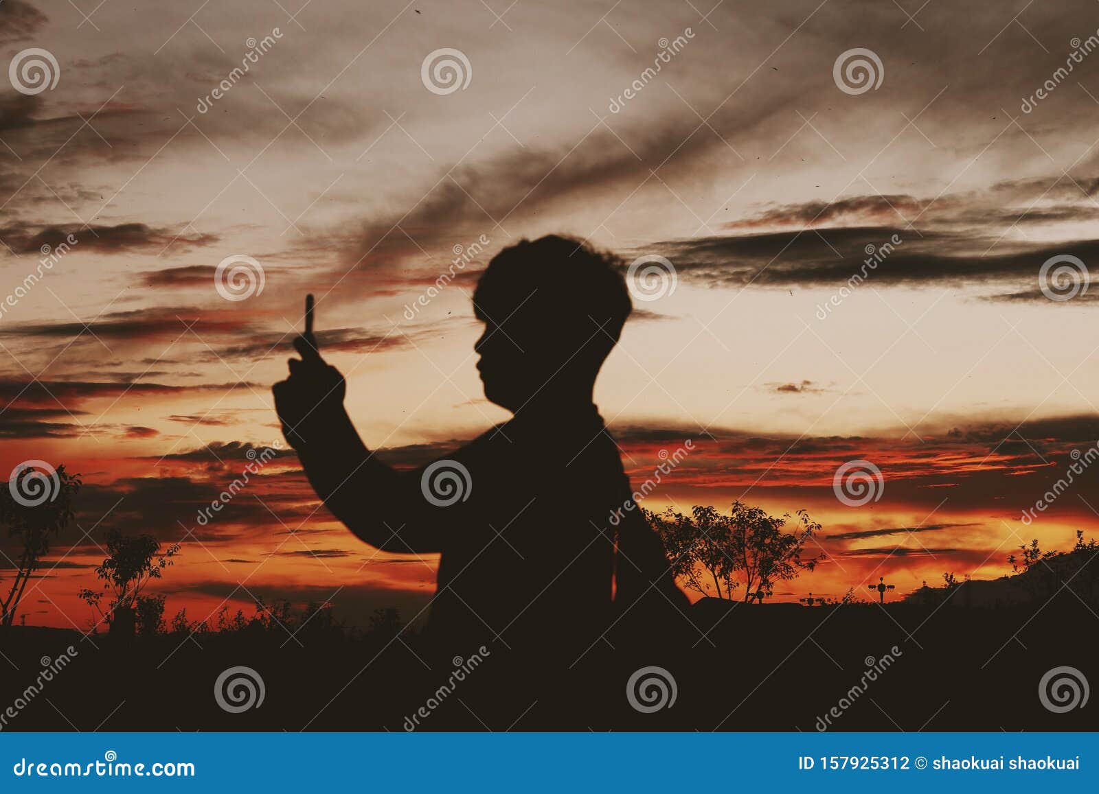 黄昏的云彩是夕阳云库存照片 图片包括有 黄昏的云彩是夕阳云库存照片 图片包括有