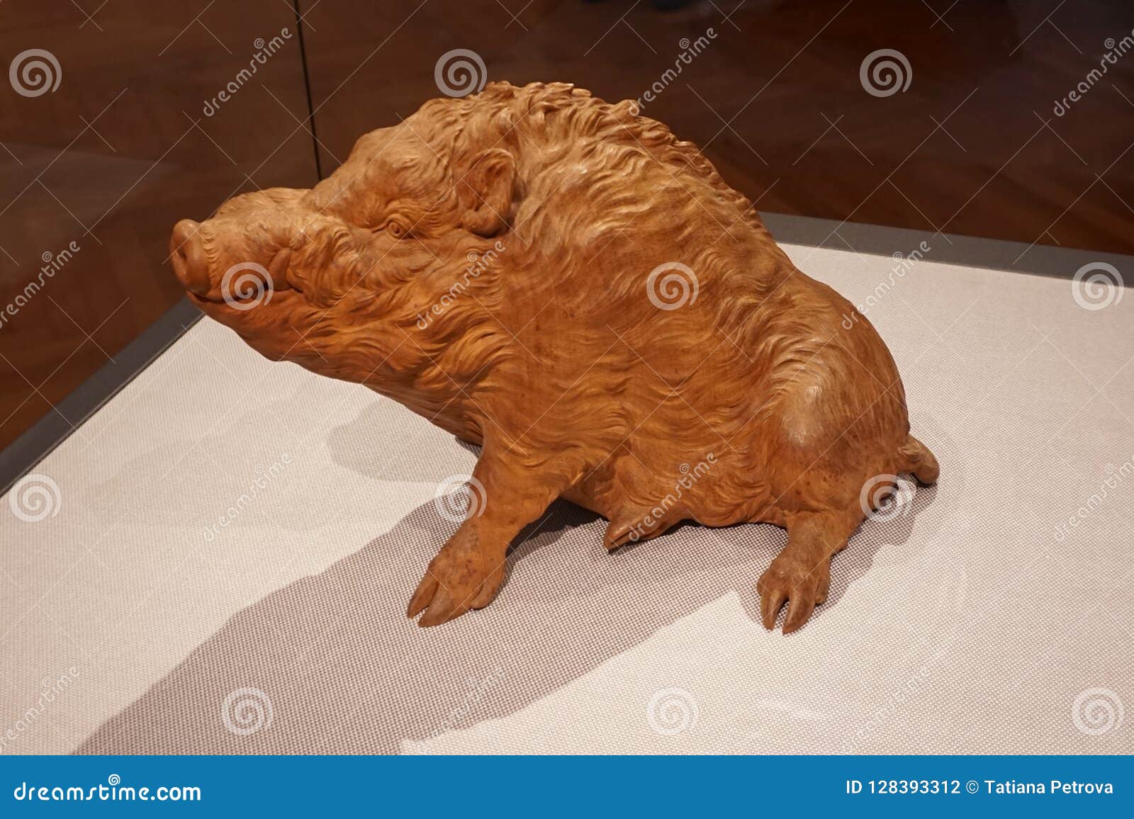 黄色土制公猪标志19年猪木头雕刻汉语图库摄影片 图片包括有 黄色土制公猪标志19年猪木头雕刻汉语图库摄影片 图片包括有