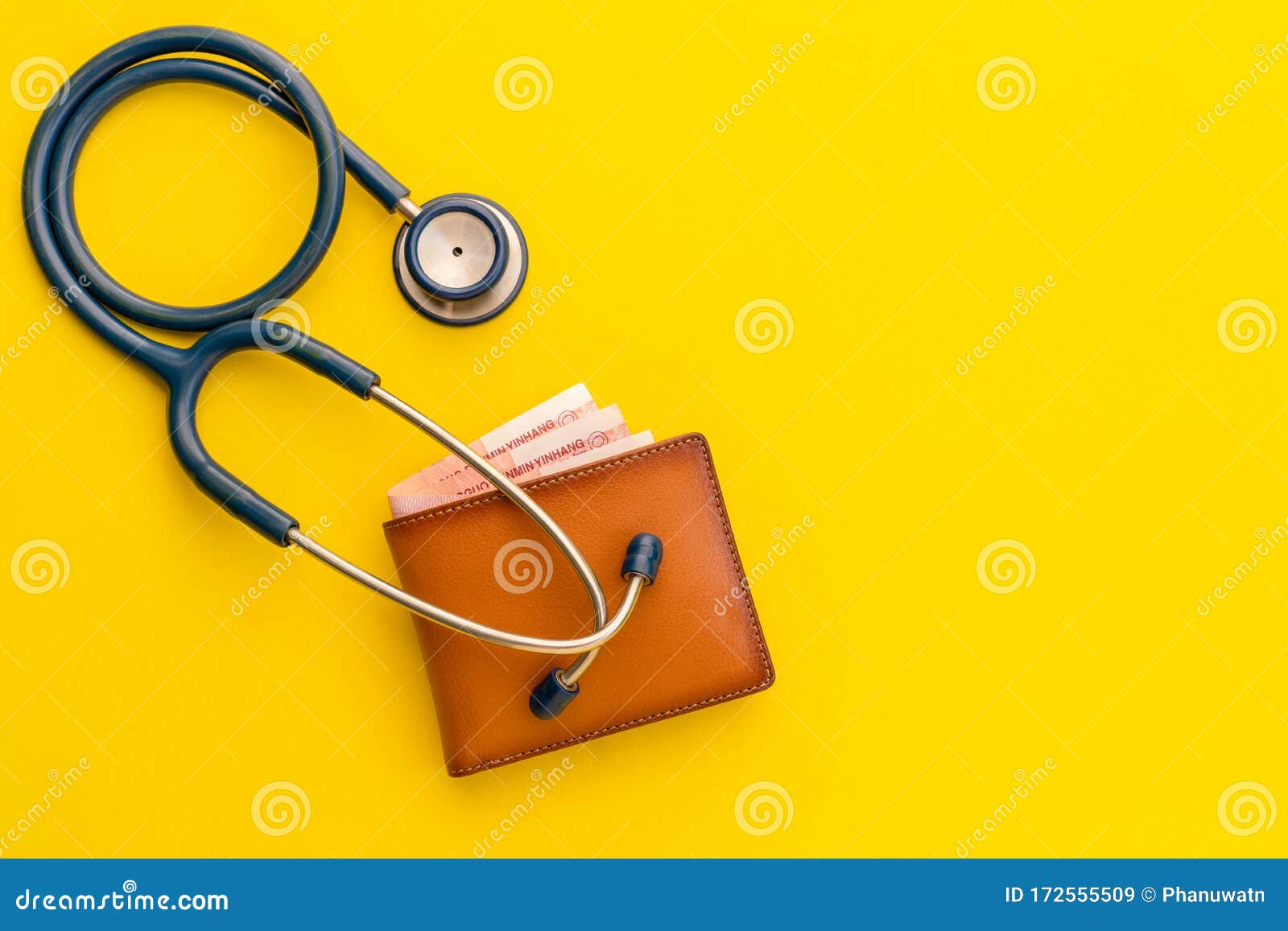 黄色背景下的听诊器和新皮棕色男士钱包健康检查或资金和财务预算库存图片- 图片包括有男人, 定金: 172555509