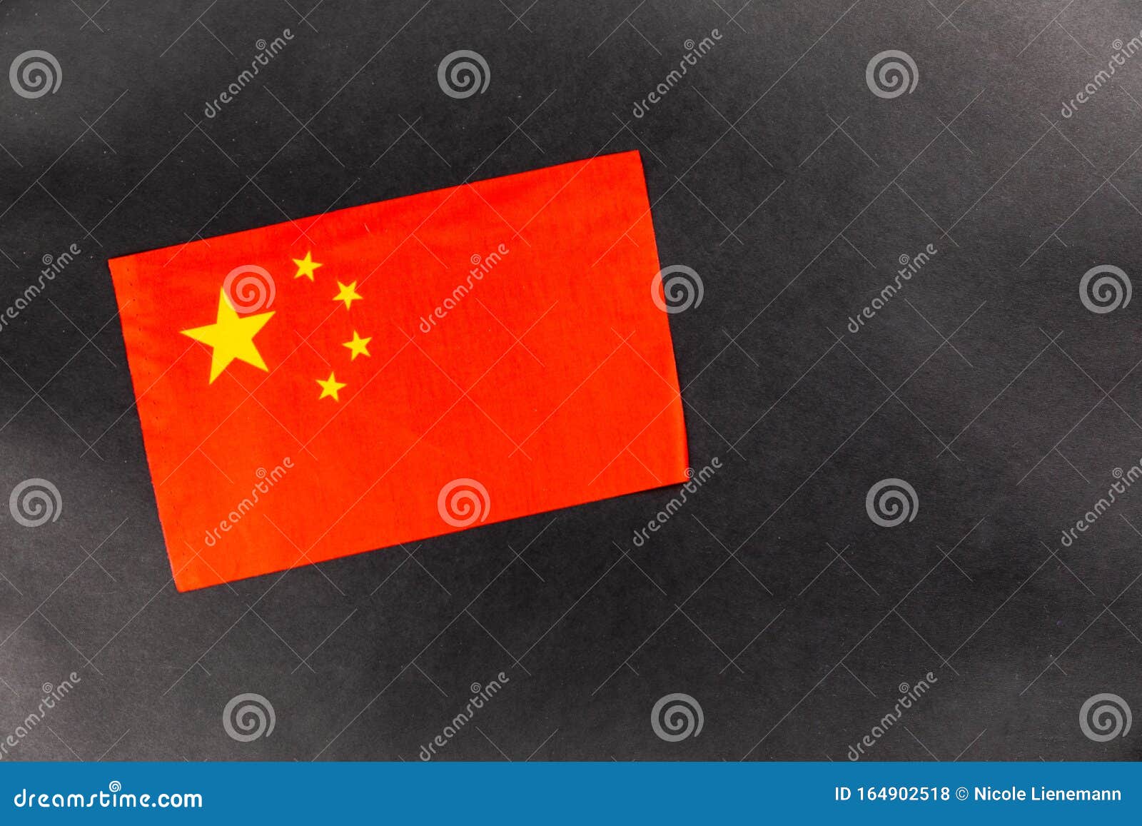 黑色背景中的中国国旗库存照片 图片包括有黑色背景中的中国国旗
