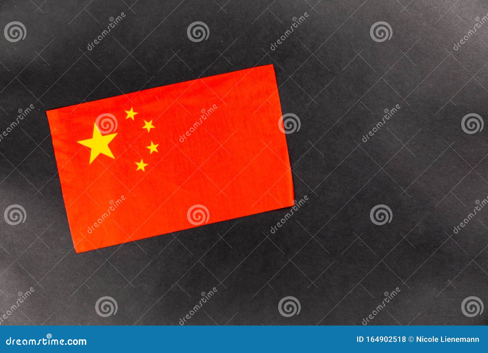 黑色背景中的中国国旗库存照片 图片包括有黑色背景中的中国国旗 黑色背景中的中国国旗库存照片 图片包括有黑色背景中的中国国旗